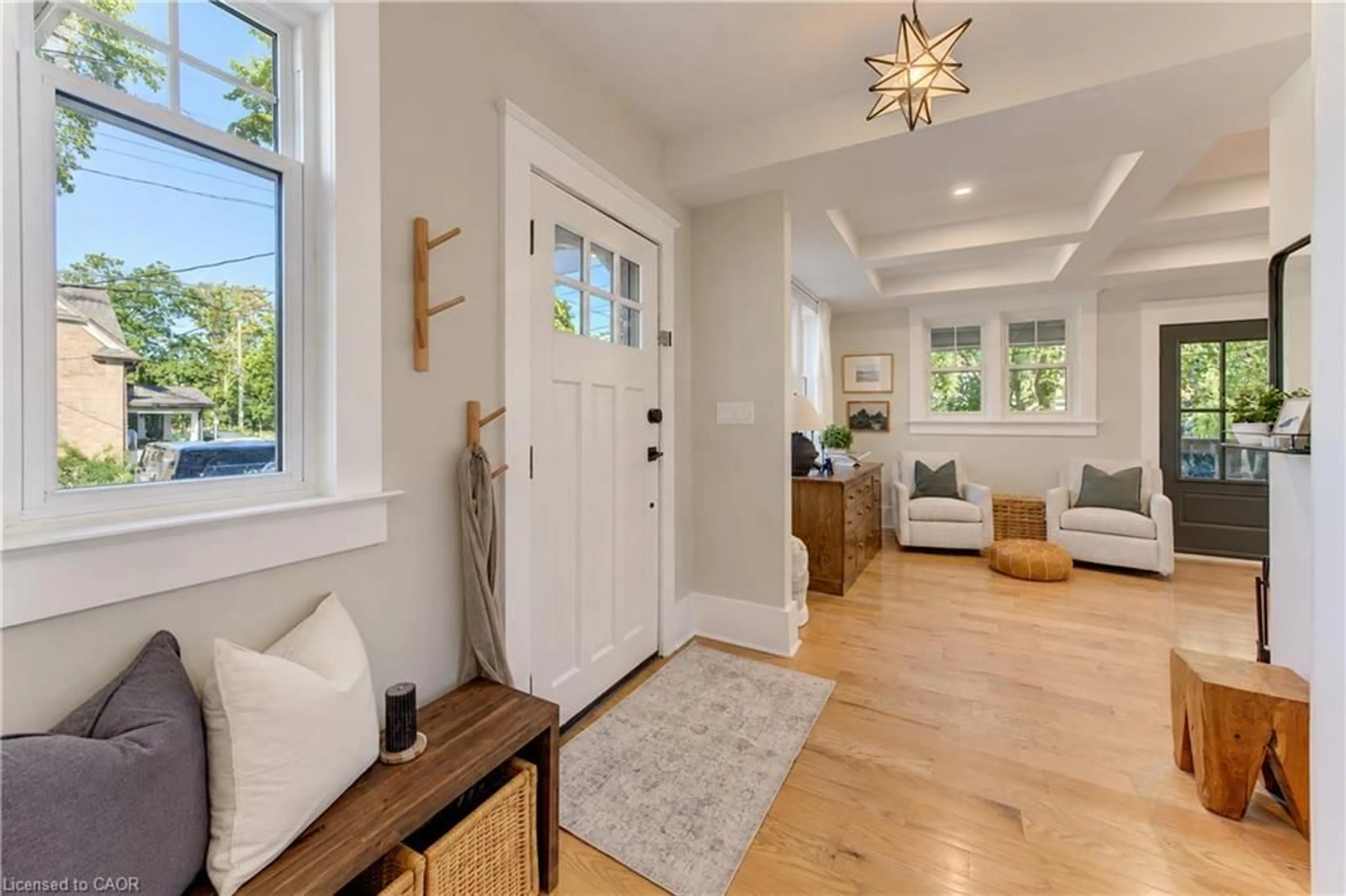 Indoor entryway for 64 William St, Waterloo Ontario N2L 1J7