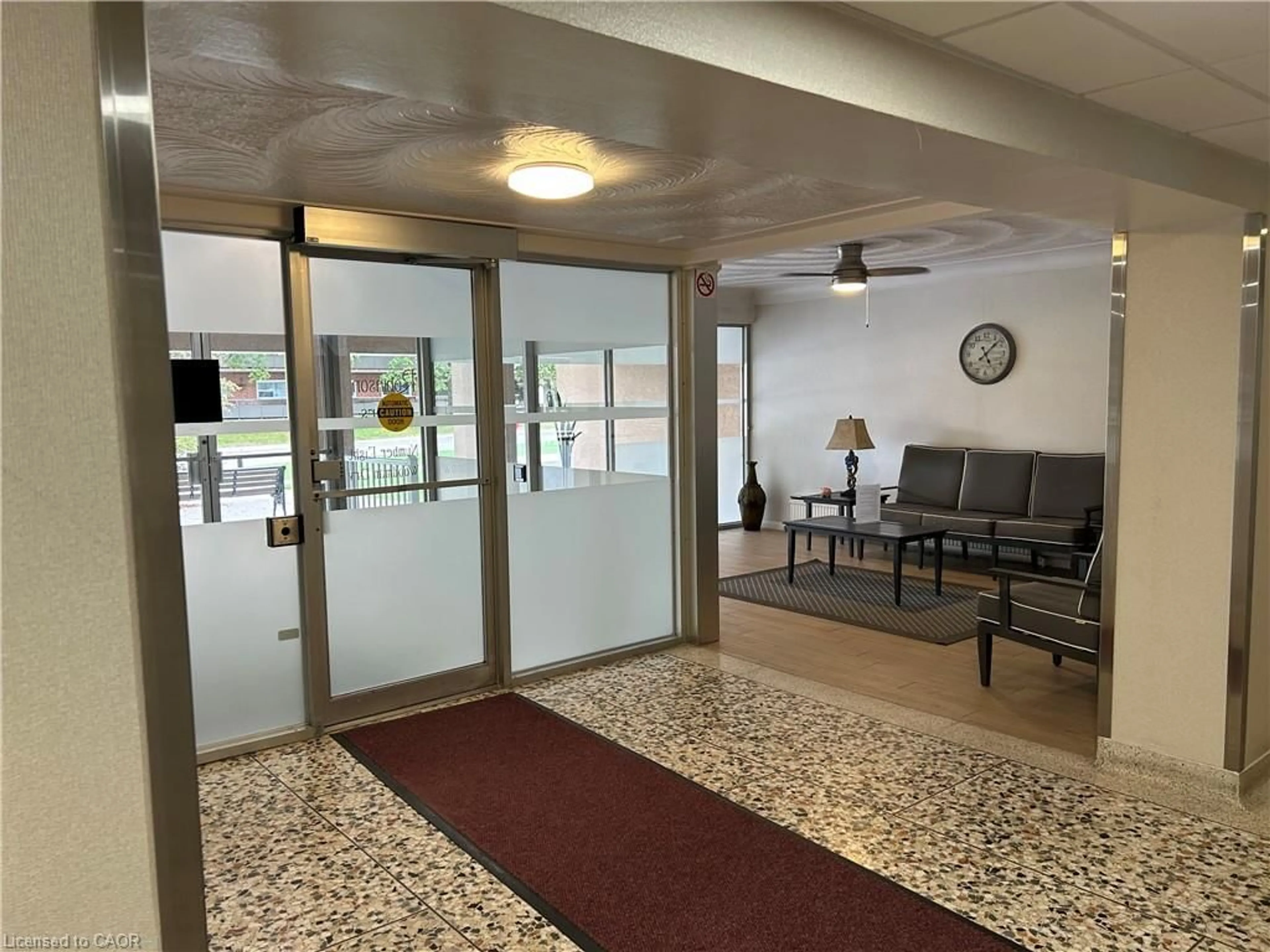 Indoor foyer for 8 Woodman Dr #807, Hamilton Ontario L8K 4C9