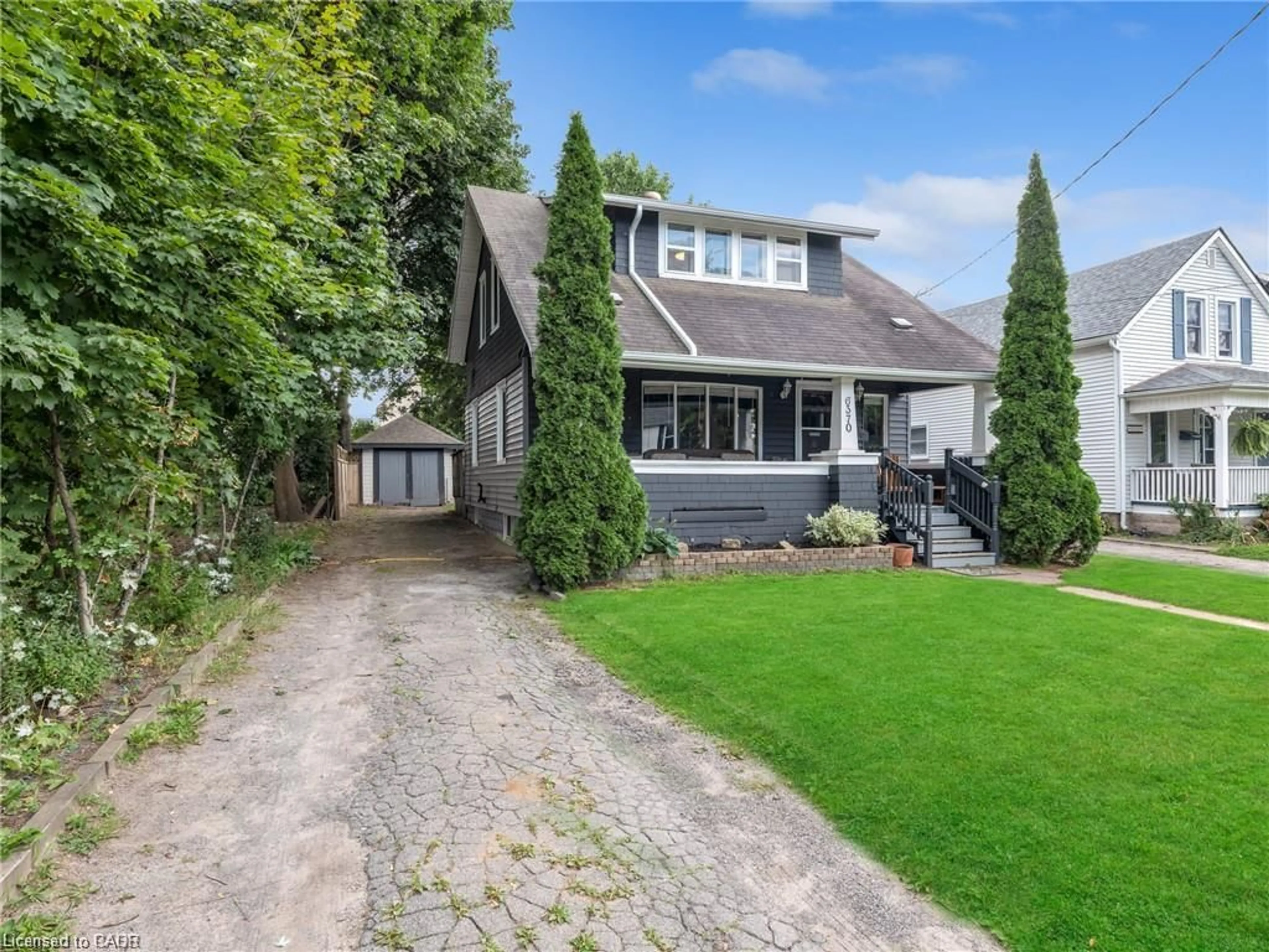 A pic from outside/outdoor area/front of a property/back of a property/a pic from drone, street for 6370 High St, Niagara Falls Ontario L2G 1N1