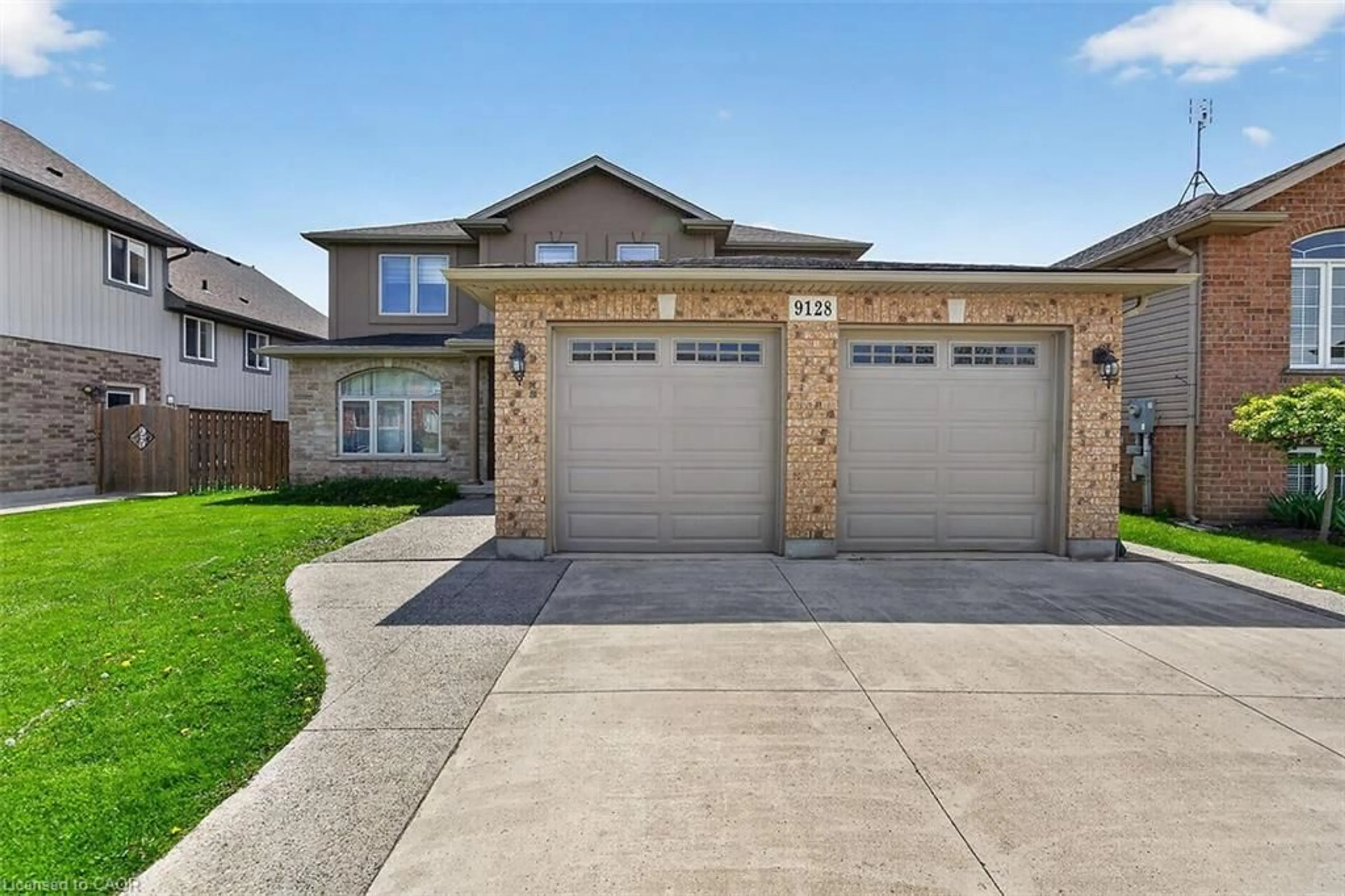 Home with brick exterior material, street for 9128 Hendershot Blvd, Niagara Falls Ontario L2H 0E3