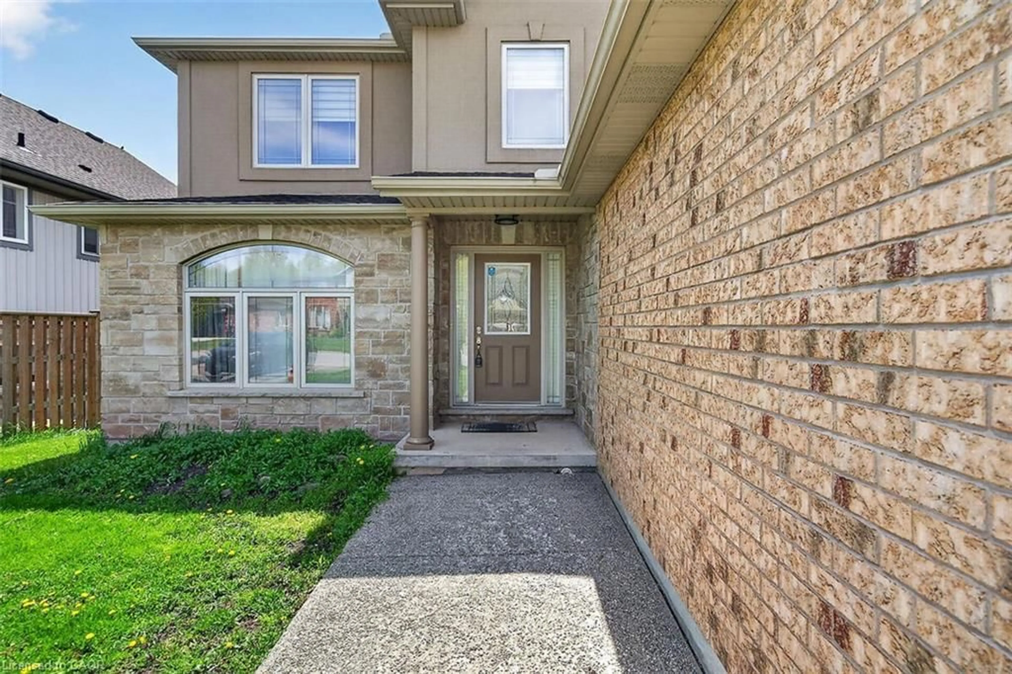 Home with brick exterior material, street for 9128 Hendershot Blvd, Niagara Falls Ontario L2H 0E3