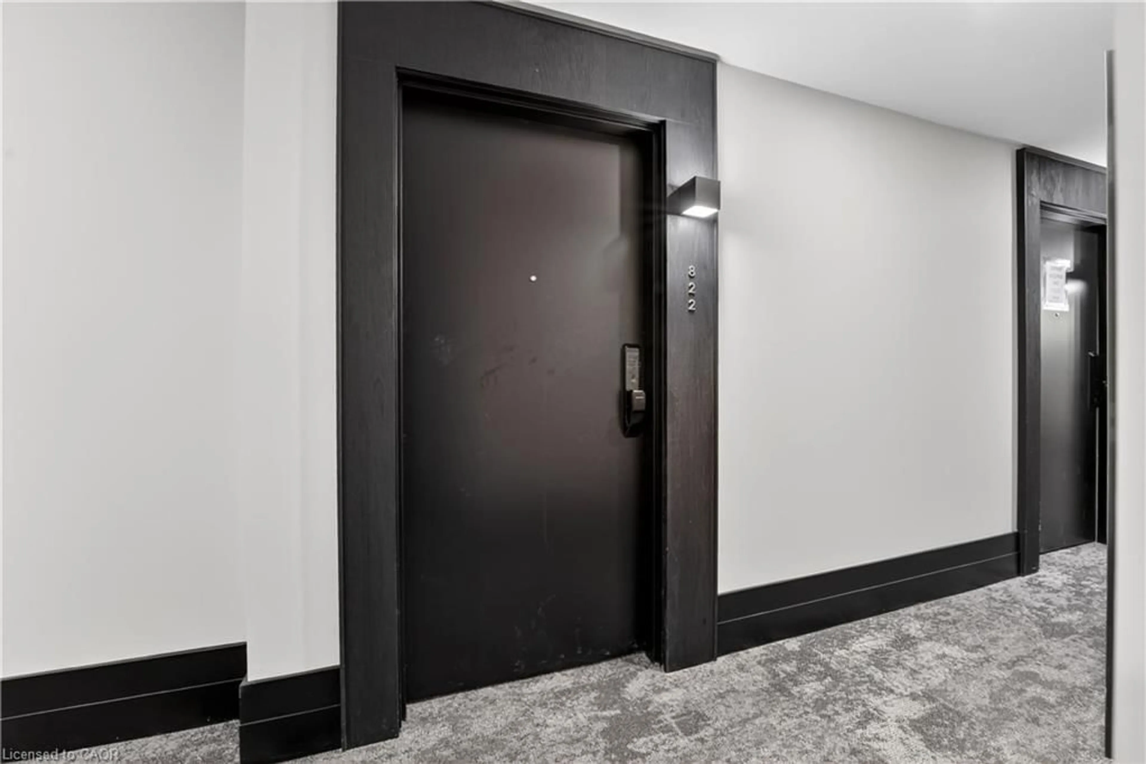 Indoor foyer for 461 Green Rd #822, Stoney Creek Ontario L8E 0L5