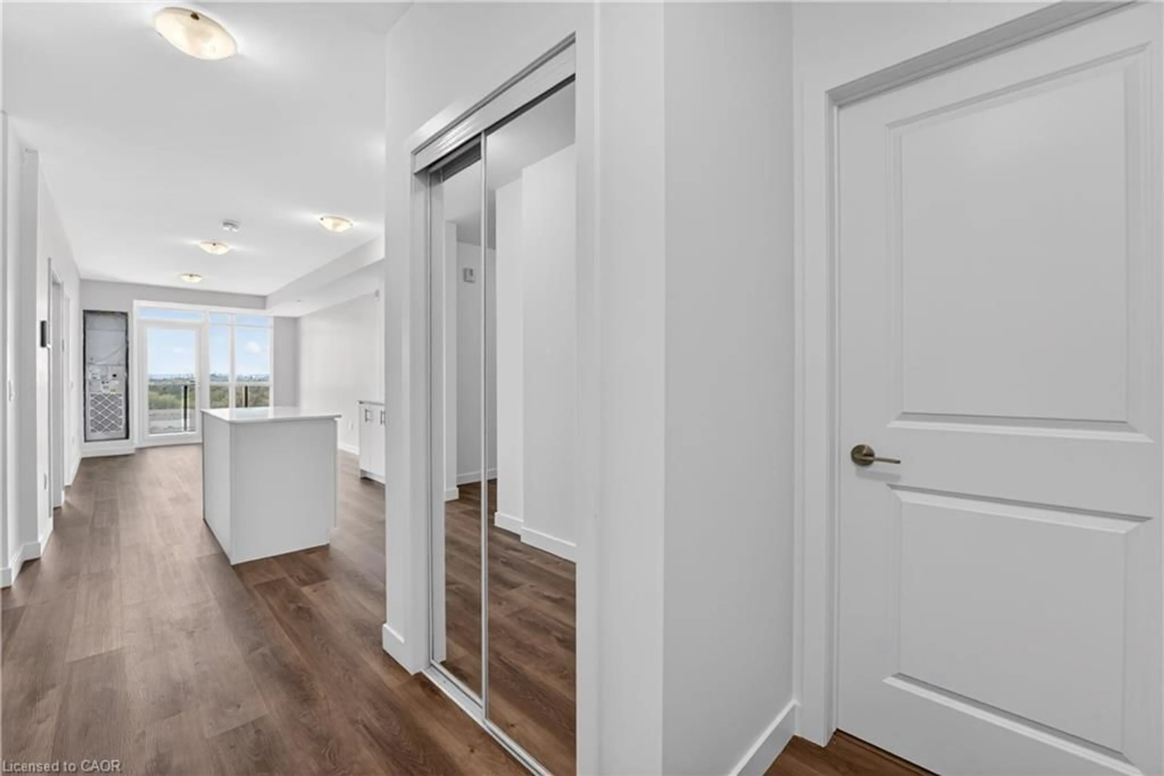 Indoor entryway for 461 Green Rd #822, Stoney Creek Ontario L8E 0L5