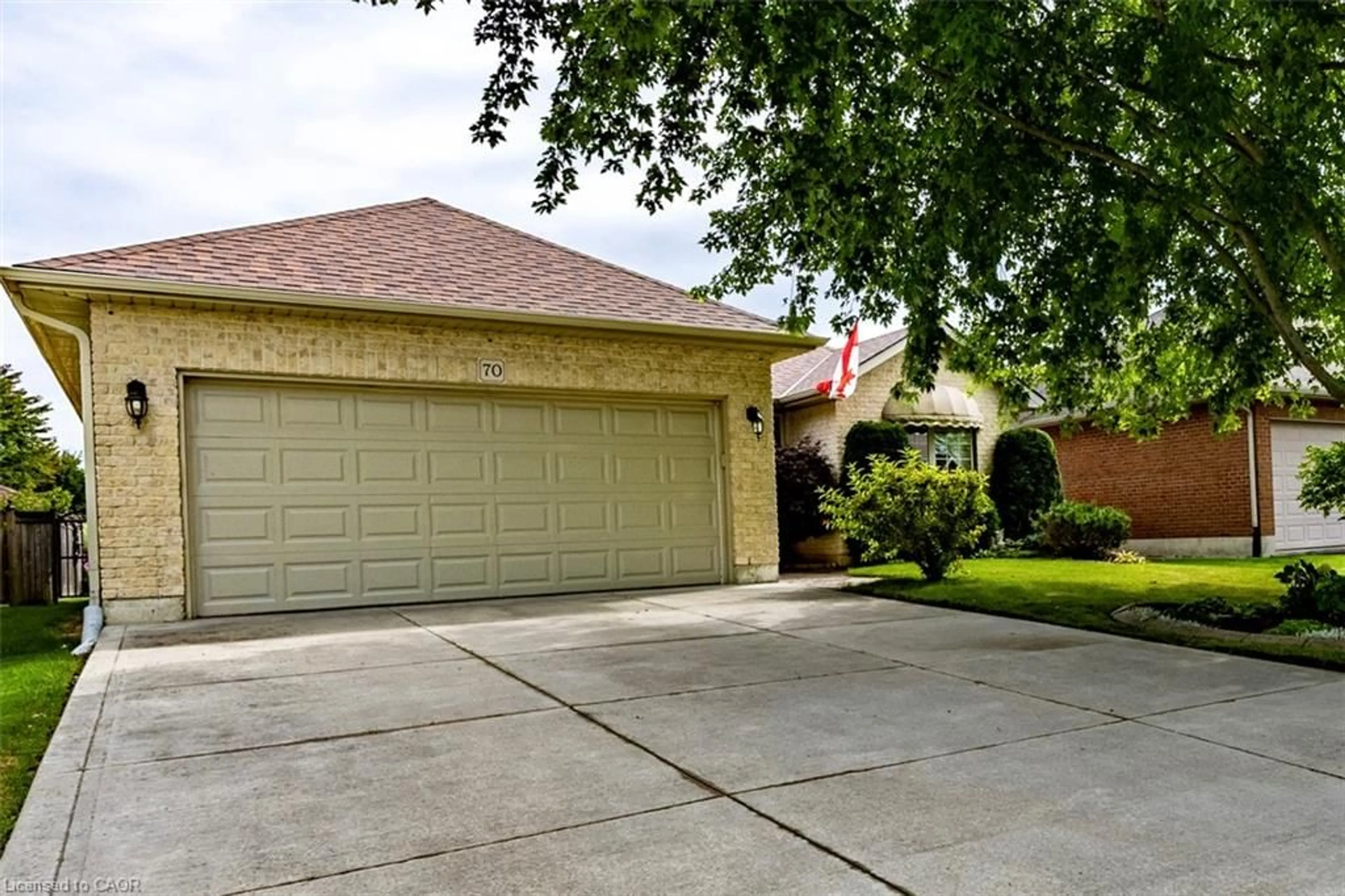 Indoor garage for 70 Sparrow Way, Port Dover Ontario N0A 1N5