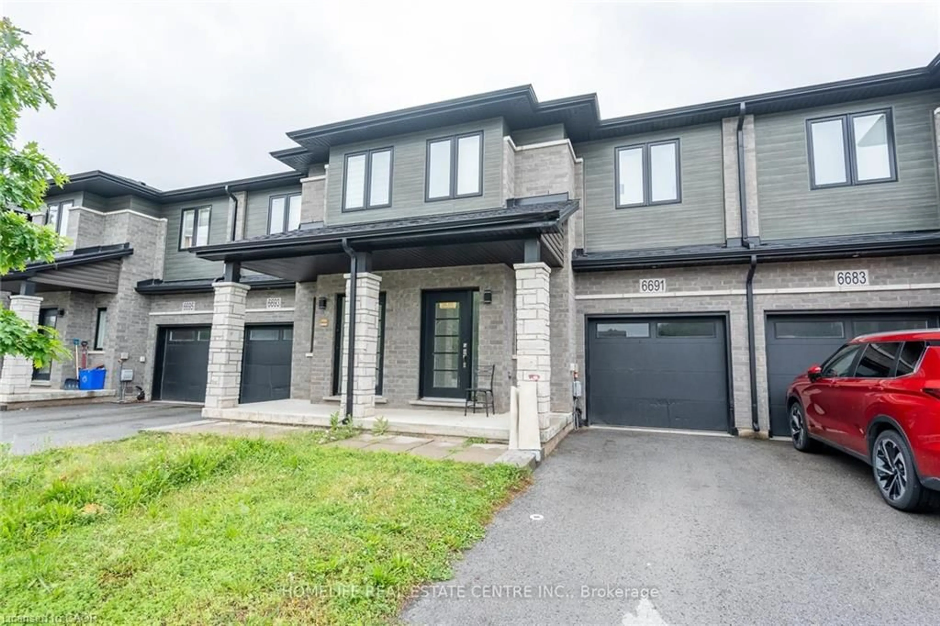 A pic from outside/outdoor area/front of a property/back of a property/a pic from drone, street for 6691 Cropp St, Niagara Falls Ontario L2E 0B7