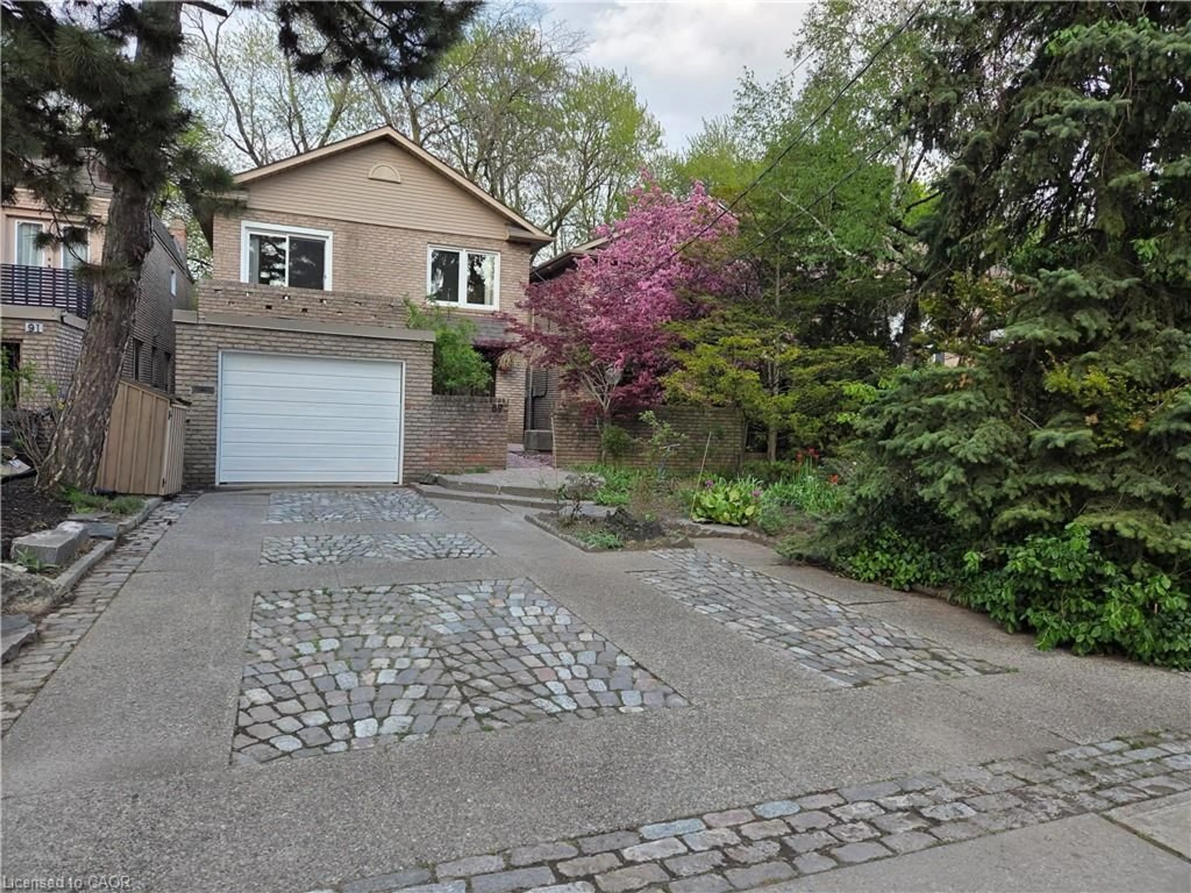 A pic from outside/outdoor area/front of a property/back of a property/a pic from drone, street for 89 Elmsthorpe Ave, Toronto Ontario M5P 2L8