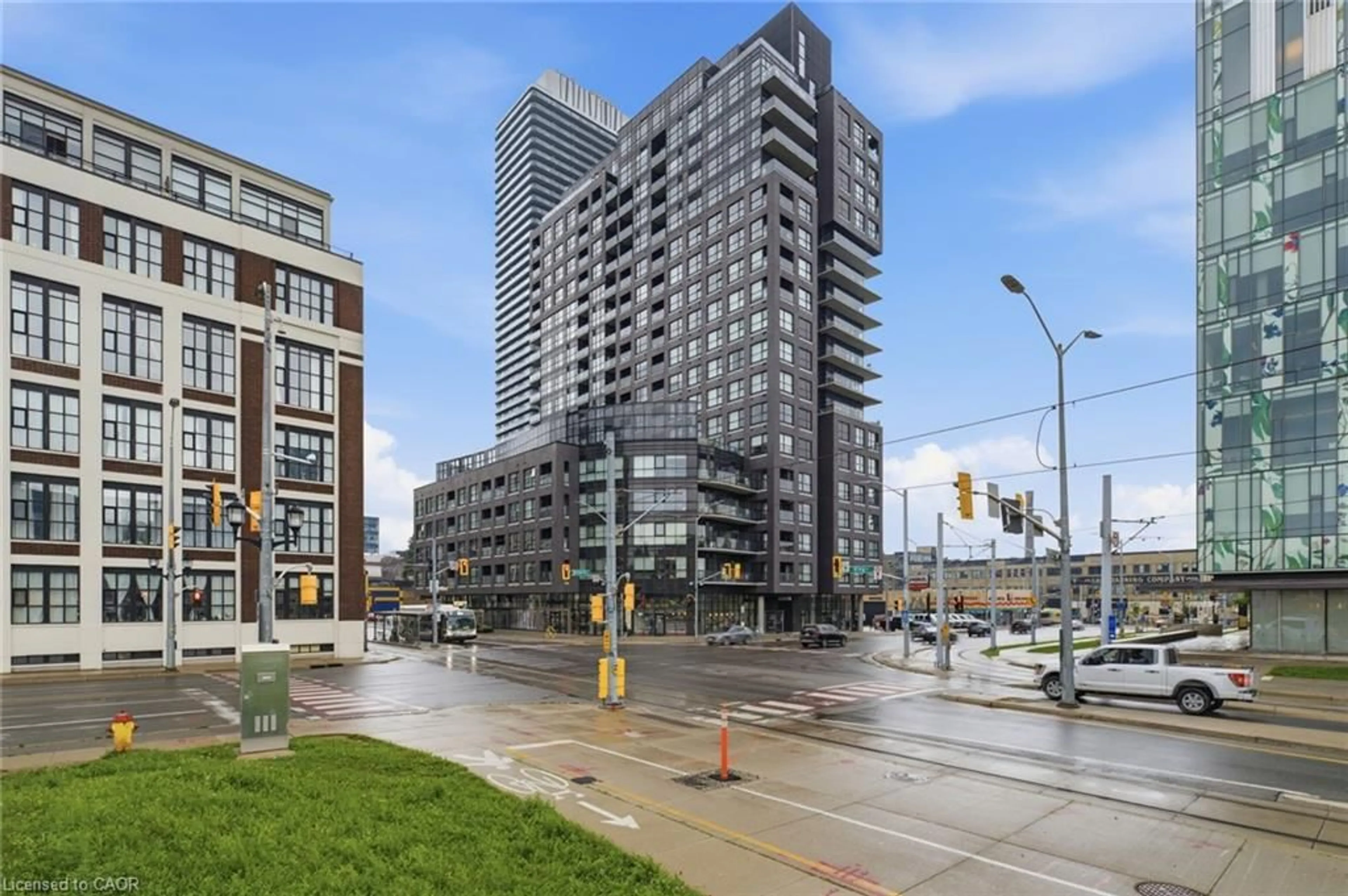 Patio, street for 1 Victoria St, Kitchener Ontario N2G 0B5