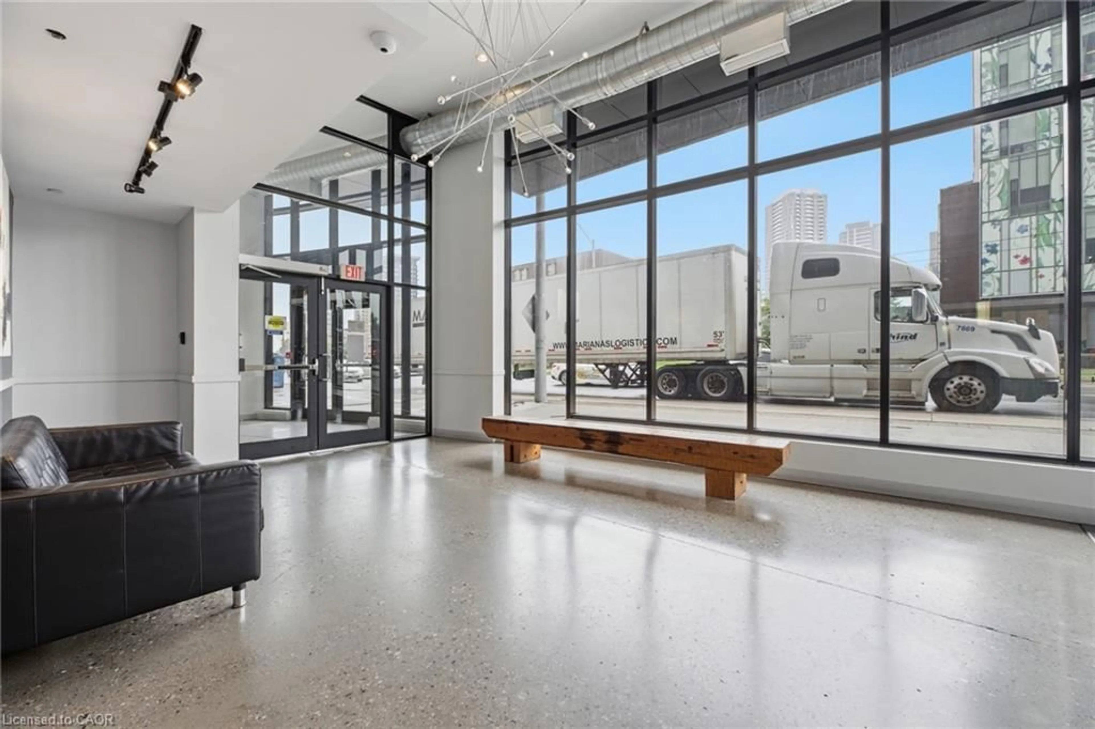 Indoor foyer for 1 Victoria St, Kitchener Ontario N2G 0B5