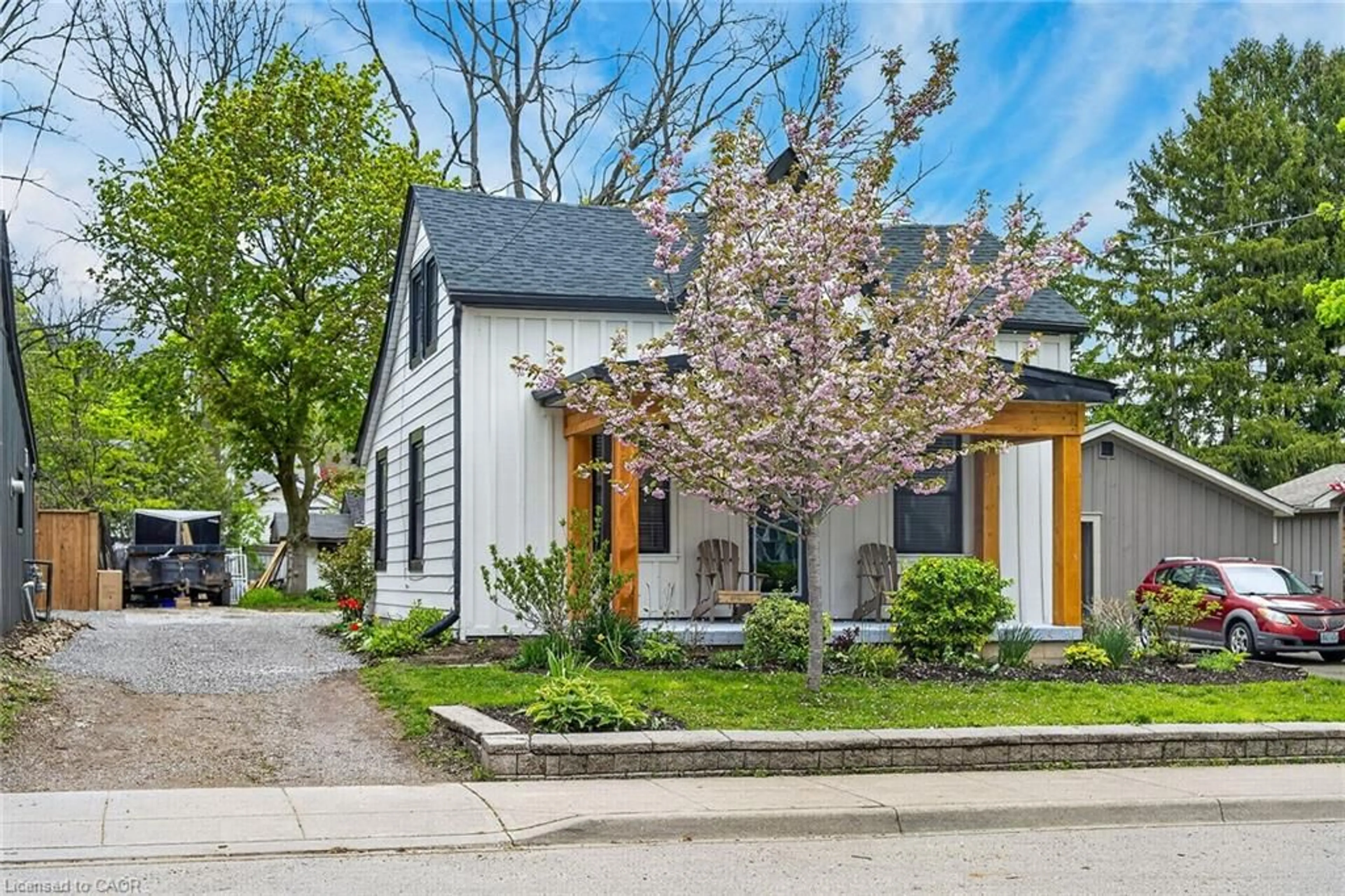Home with brick exterior material, street for 255 Macnab St, Dundas Ontario L9H 2K4