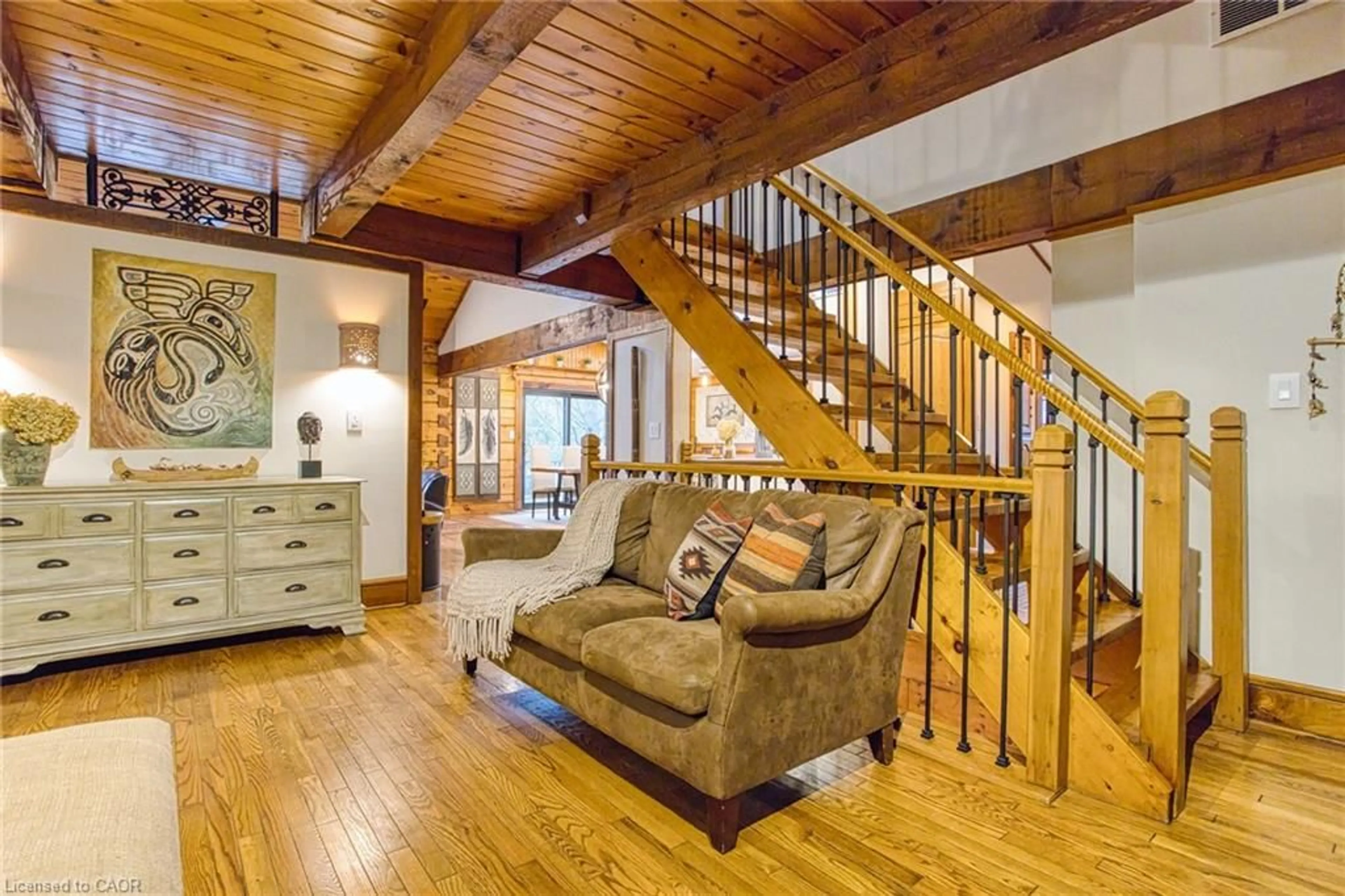 Indoor foyer for 1970 Hollow Rd, Fonthill Ontario L0S 1E6