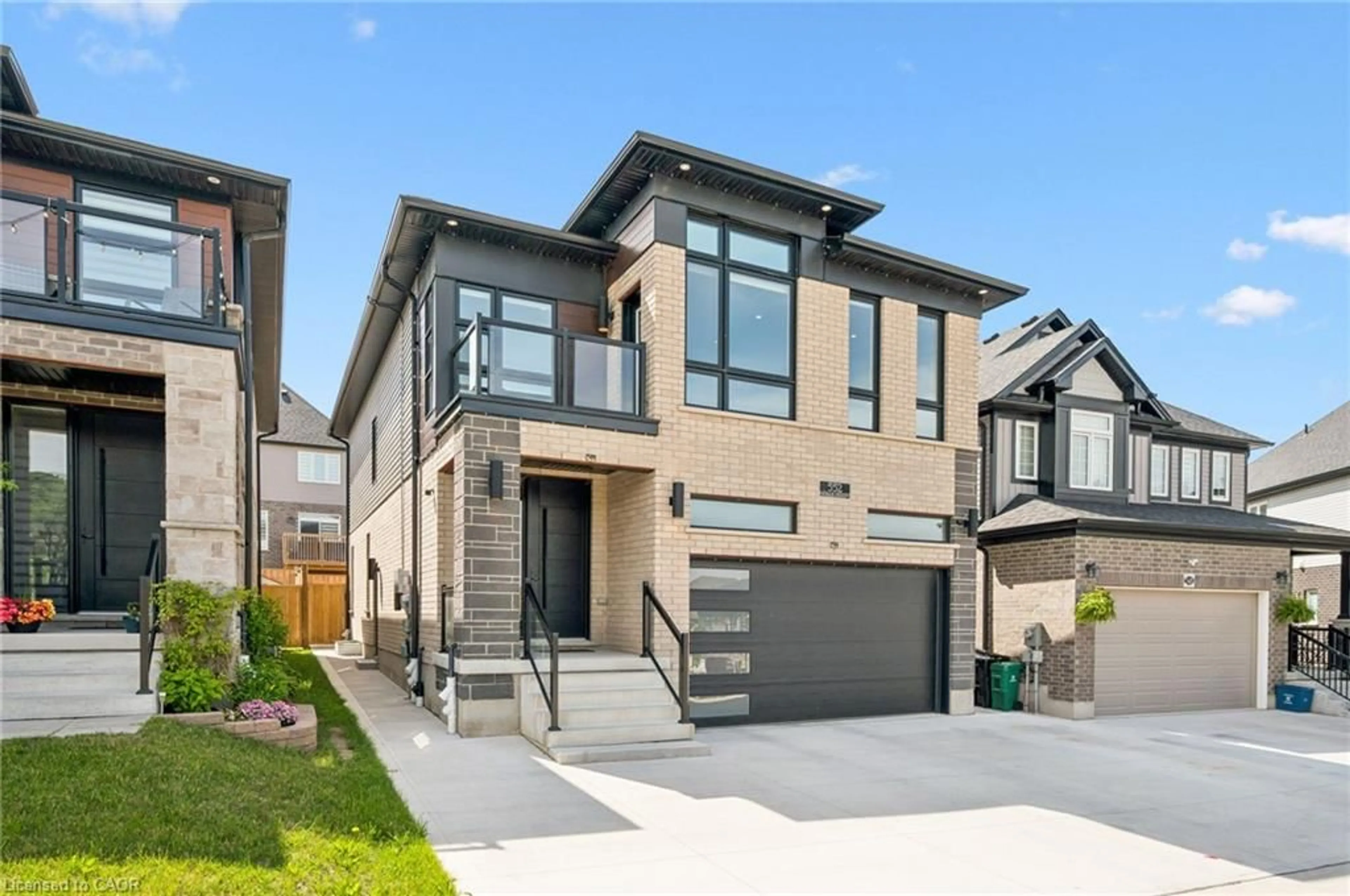 Home with brick exterior material, street for 552 Nathalie Cres, Kitchener Ontario N2E 0H9