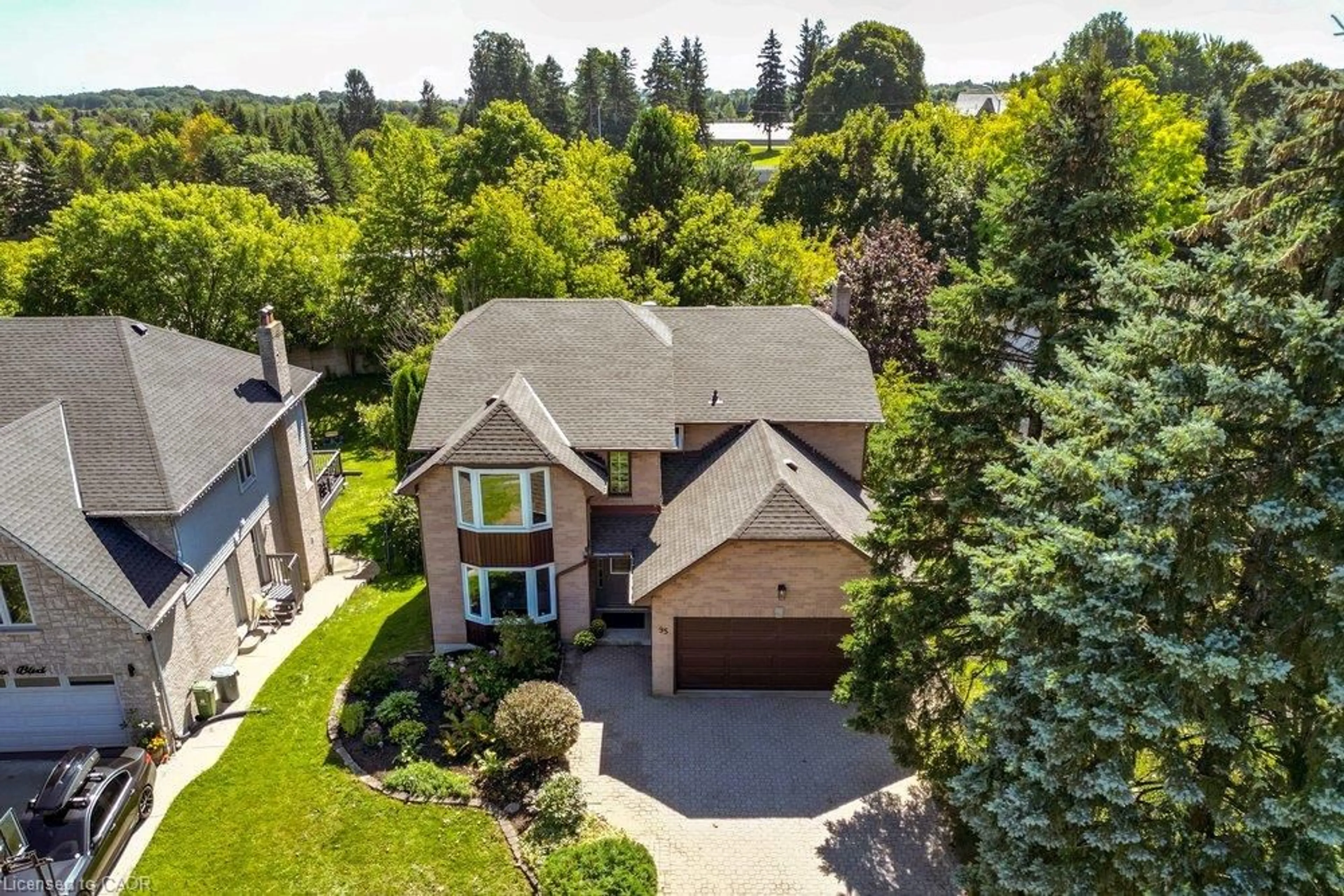 A pic from outside/outdoor area/front of a property/back of a property/a pic from drone, street for 95 Oneida Blvd, Ancaster Ontario L9G 4S6