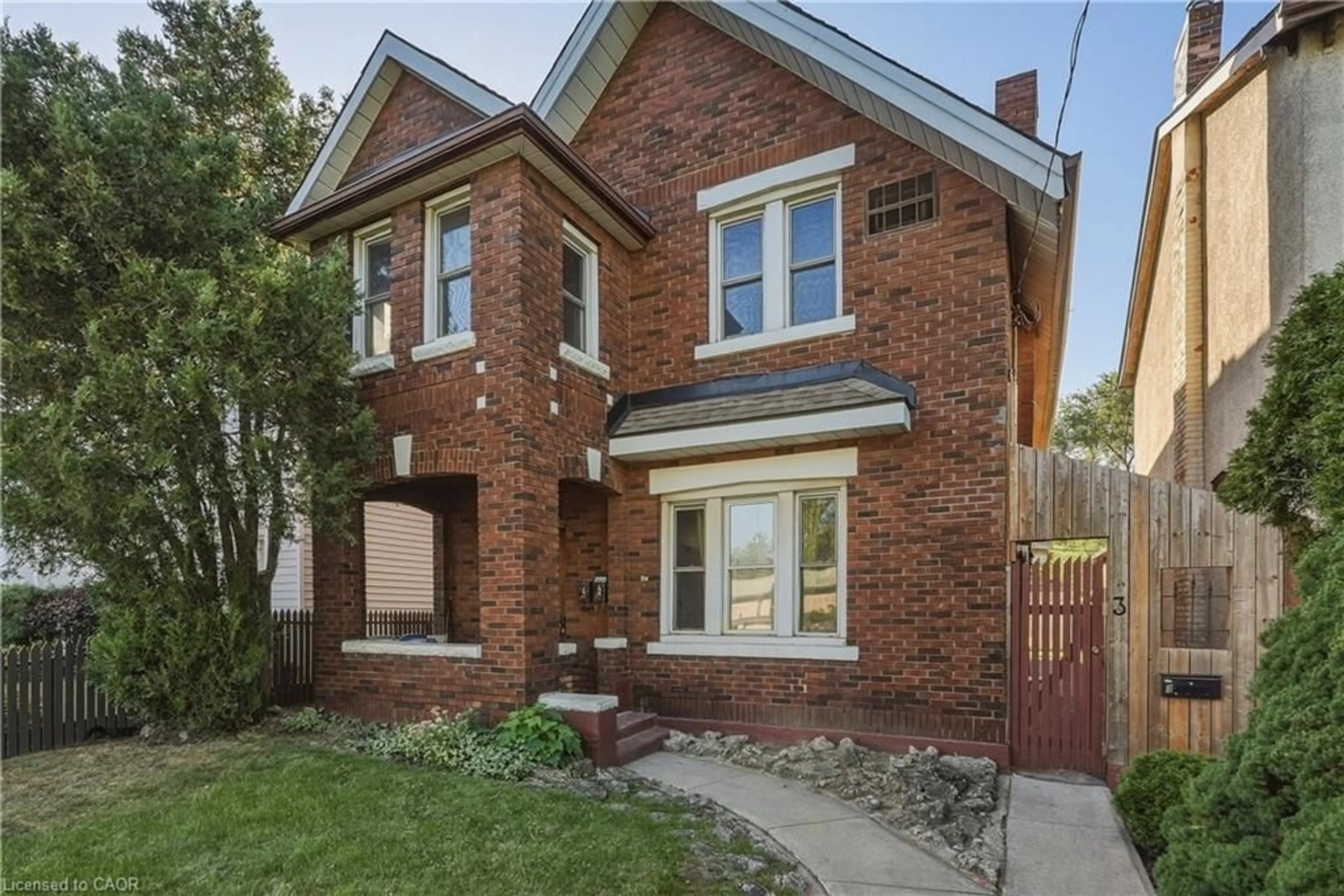 Home with brick exterior material, street for 84 West Ave, Hamilton Ontario L8N 2S3