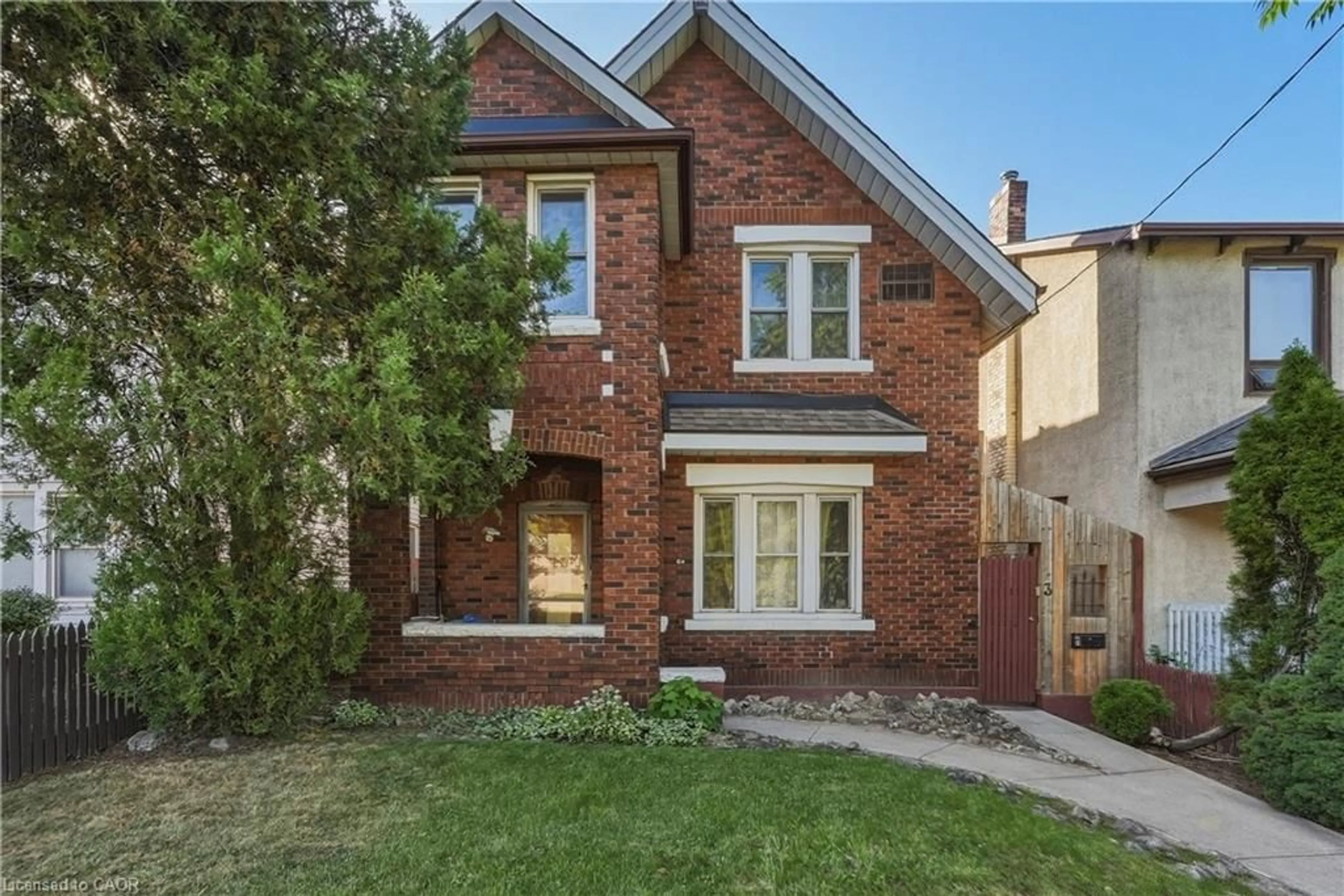 Home with brick exterior material, street for 84 West Ave, Hamilton Ontario L8N 2S3