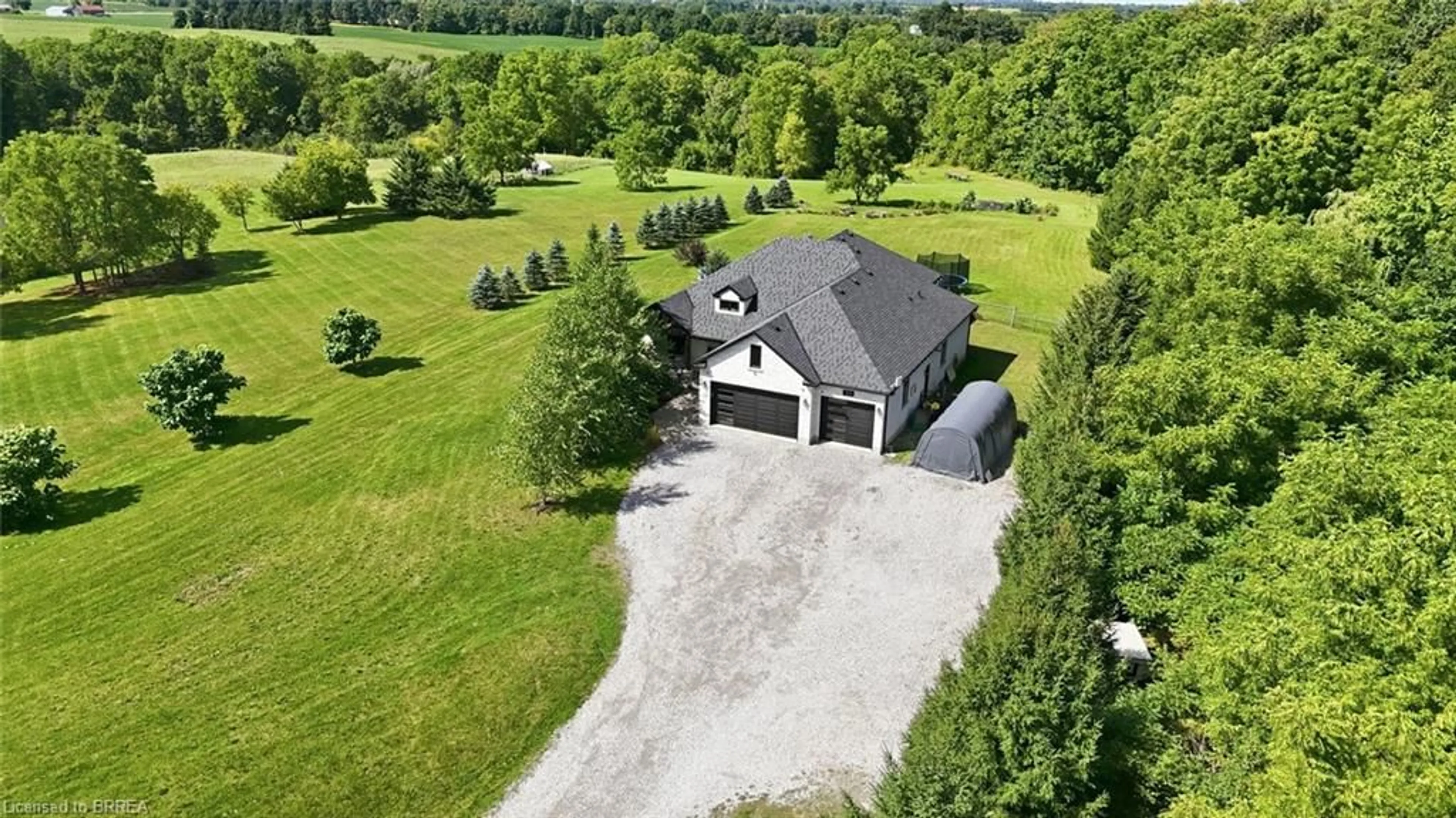 A pic from outside/outdoor area/front of a property/back of a property/a pic from drone, unknown for 301 Cockshutt Rd, Brantford Ontario N3T 5L6