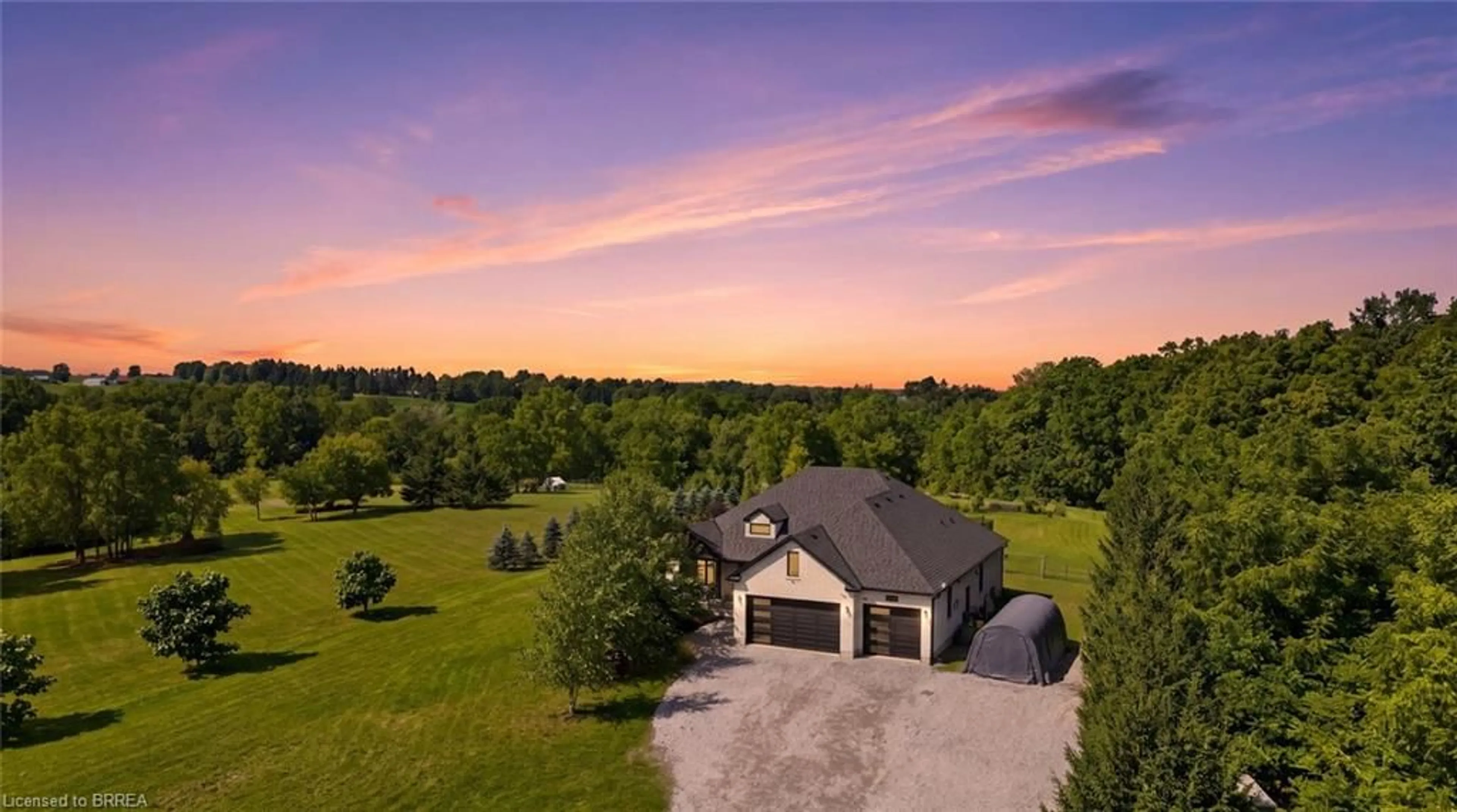 A pic from outside/outdoor area/front of a property/back of a property/a pic from drone, unknown for 301 Cockshutt Rd, Brantford Ontario N3T 5L6