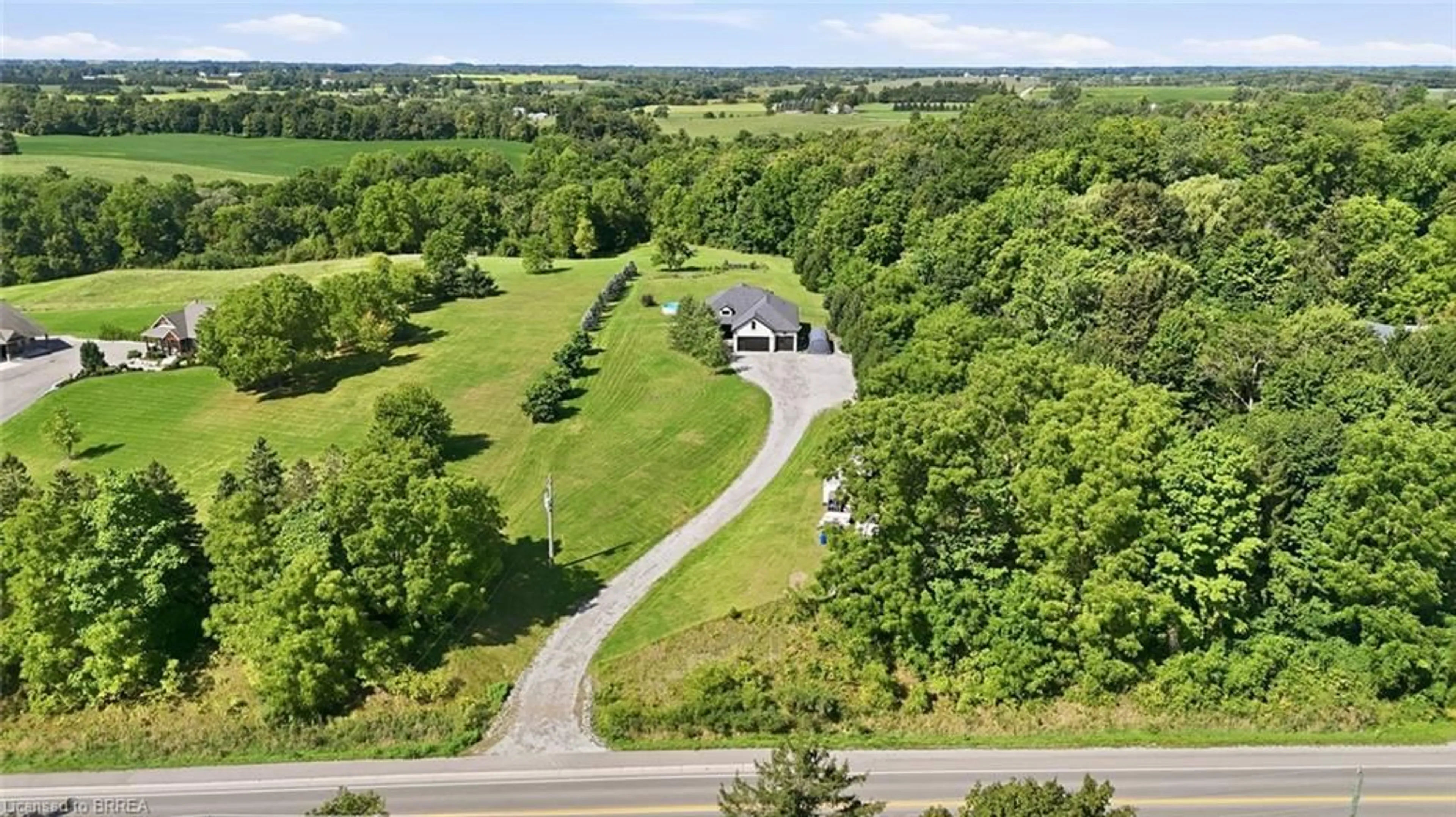A pic from outside/outdoor area/front of a property/back of a property/a pic from drone, unknown for 301 Cockshutt Rd, Brantford Ontario N3T 5L6