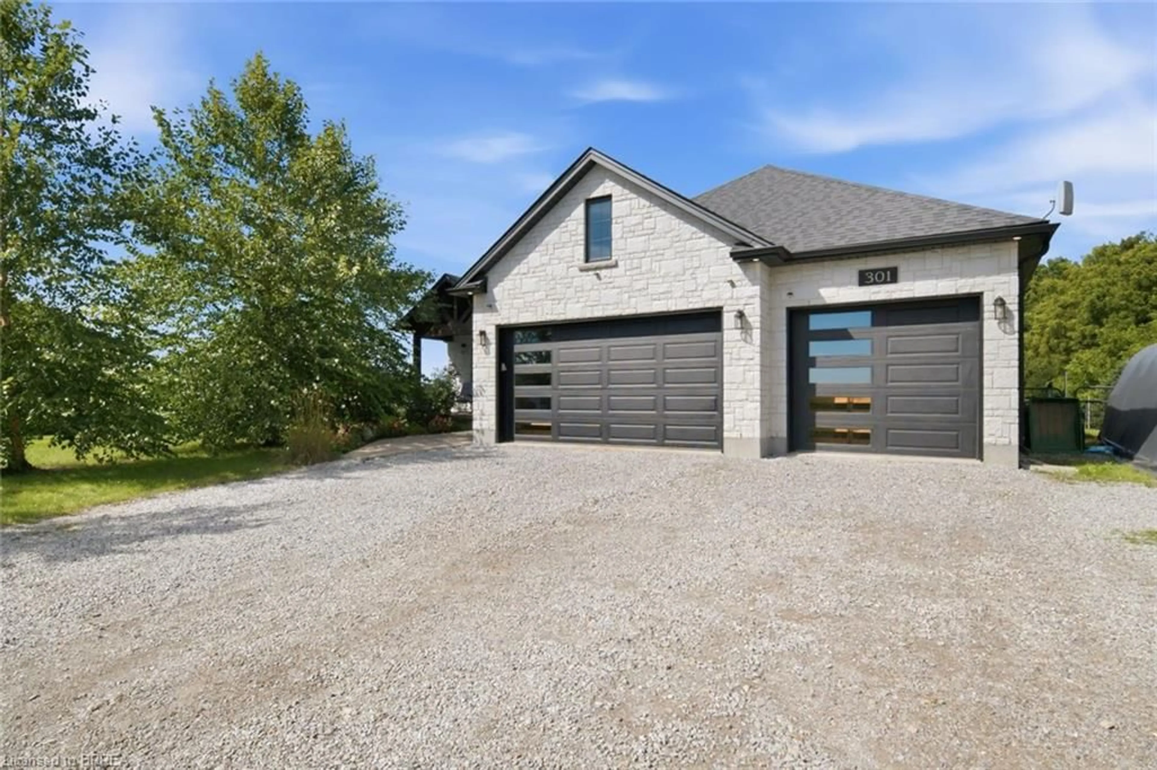 Indoor garage for 301 Cockshutt Rd, Brantford Ontario N3T 5L6