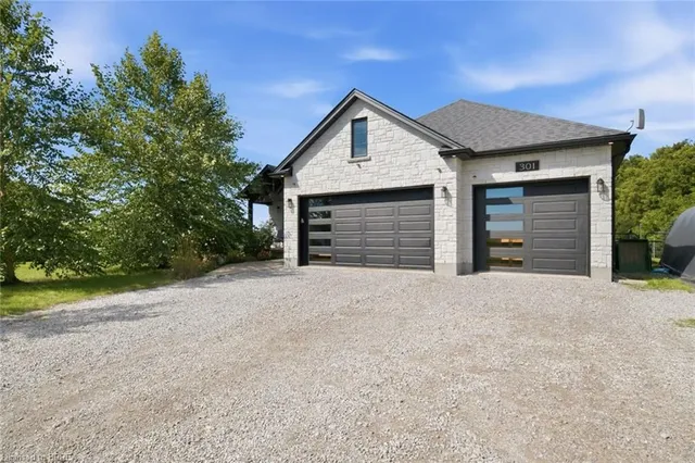 301 Cockshutt Rd, Brantford 4