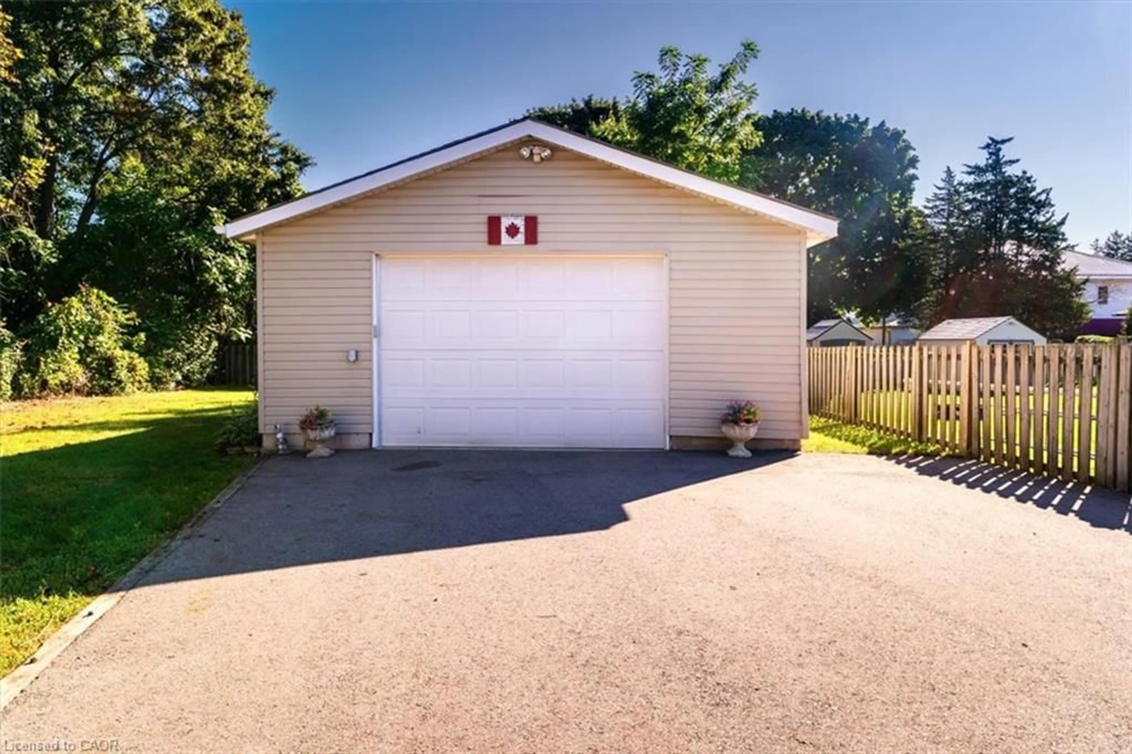Indoor garage for 7 Martin Ave, Simcoe Ontario N3Y 4C4
