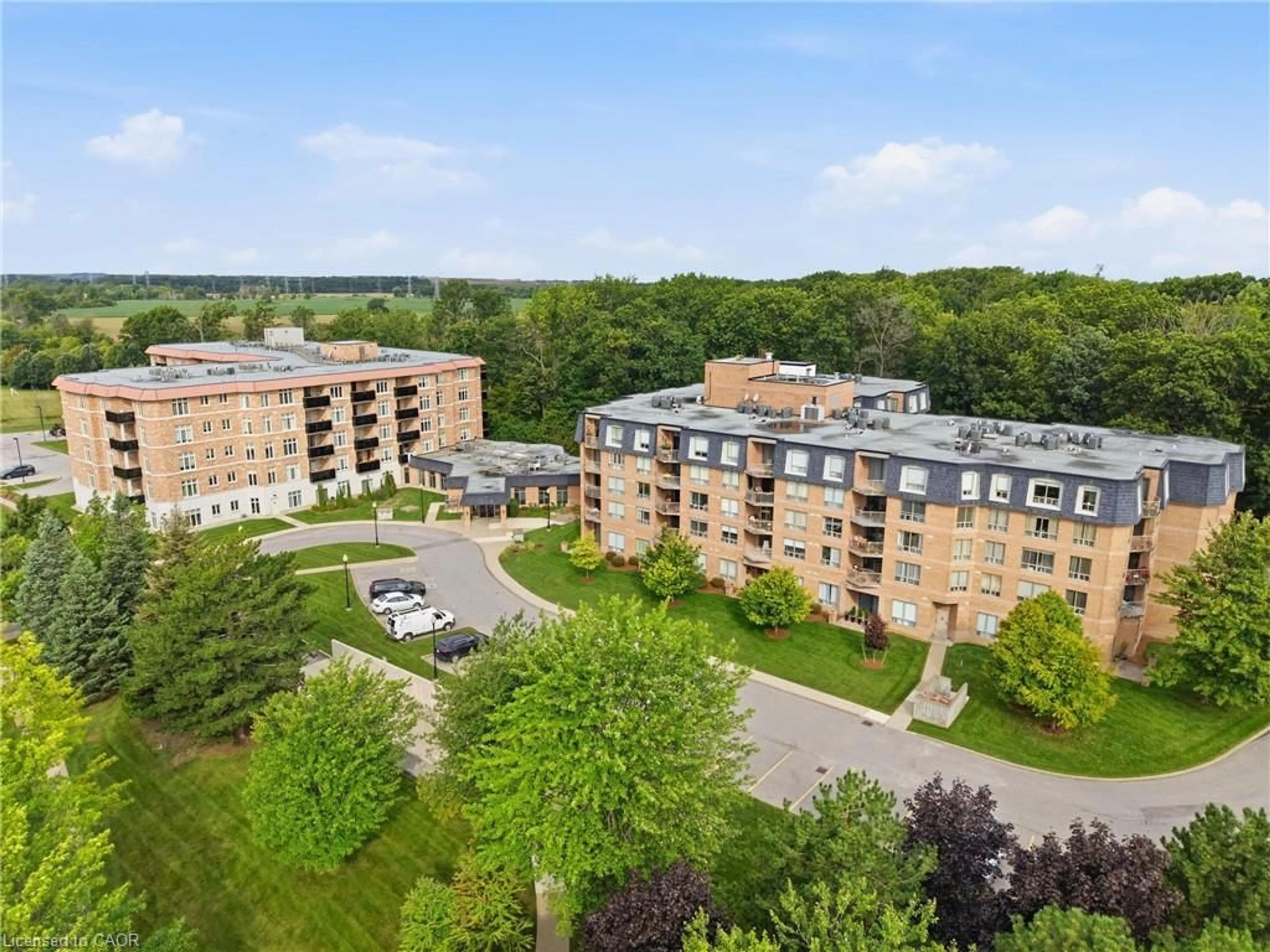 A pic from outside/outdoor area/front of a property/back of a property/a pic from drone, building for 8111 Forest Glen Dr #424, Niagara Falls Ontario L2H 2Z3