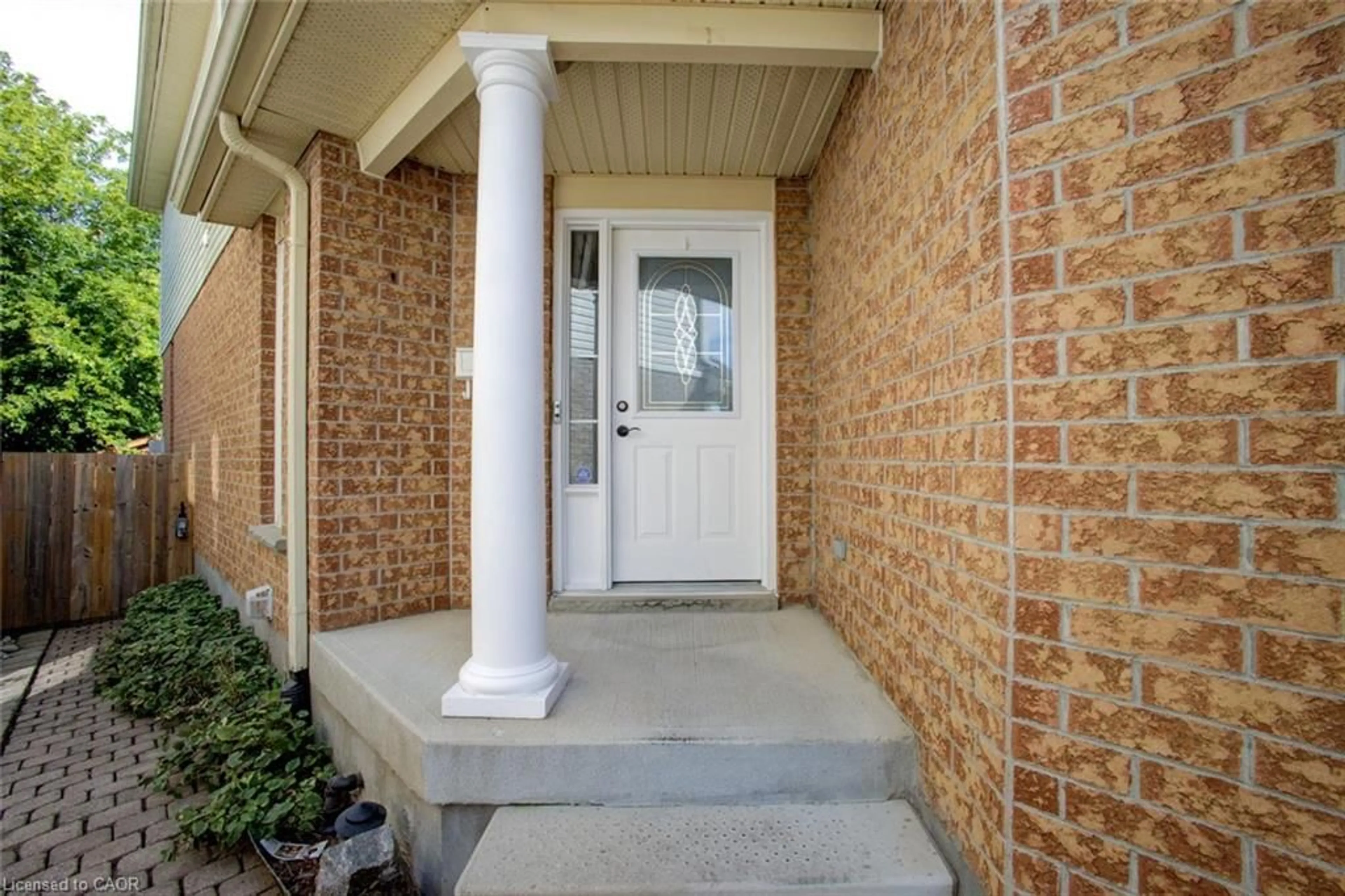 Indoor entryway for 11 Kroeger Cres, Cambridge Ontario N3C 4J7