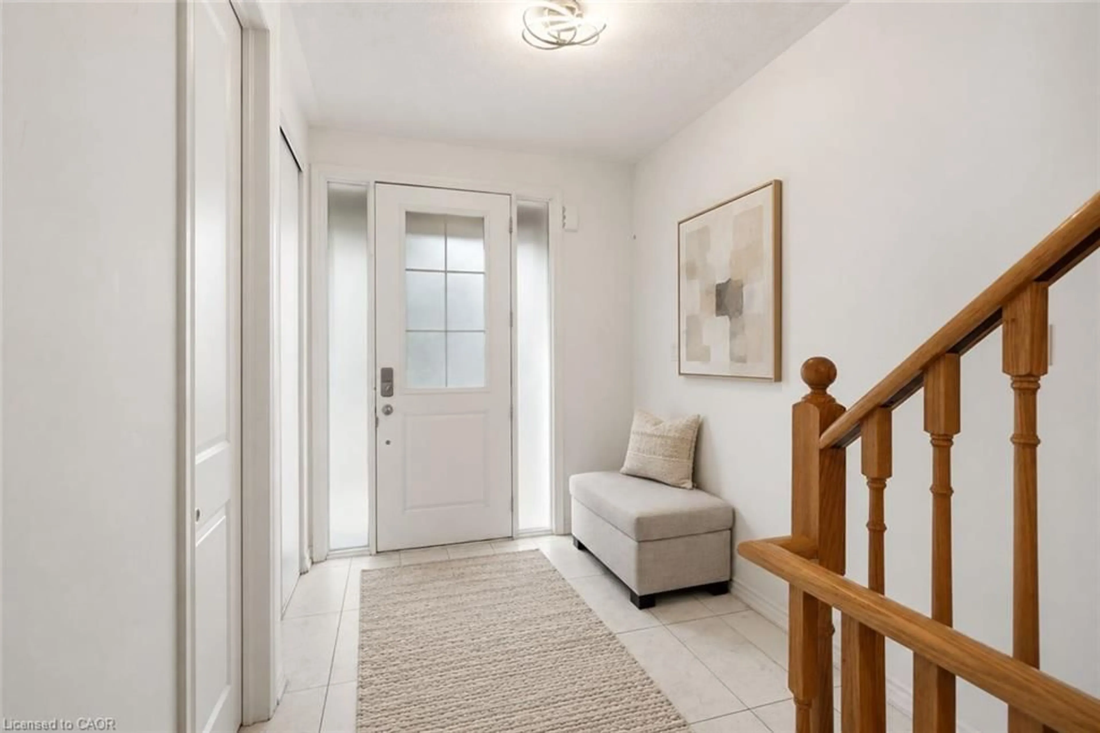 Indoor entryway for 12 George Manor, Niagara-on-the-Lake Ontario L0S 1J0