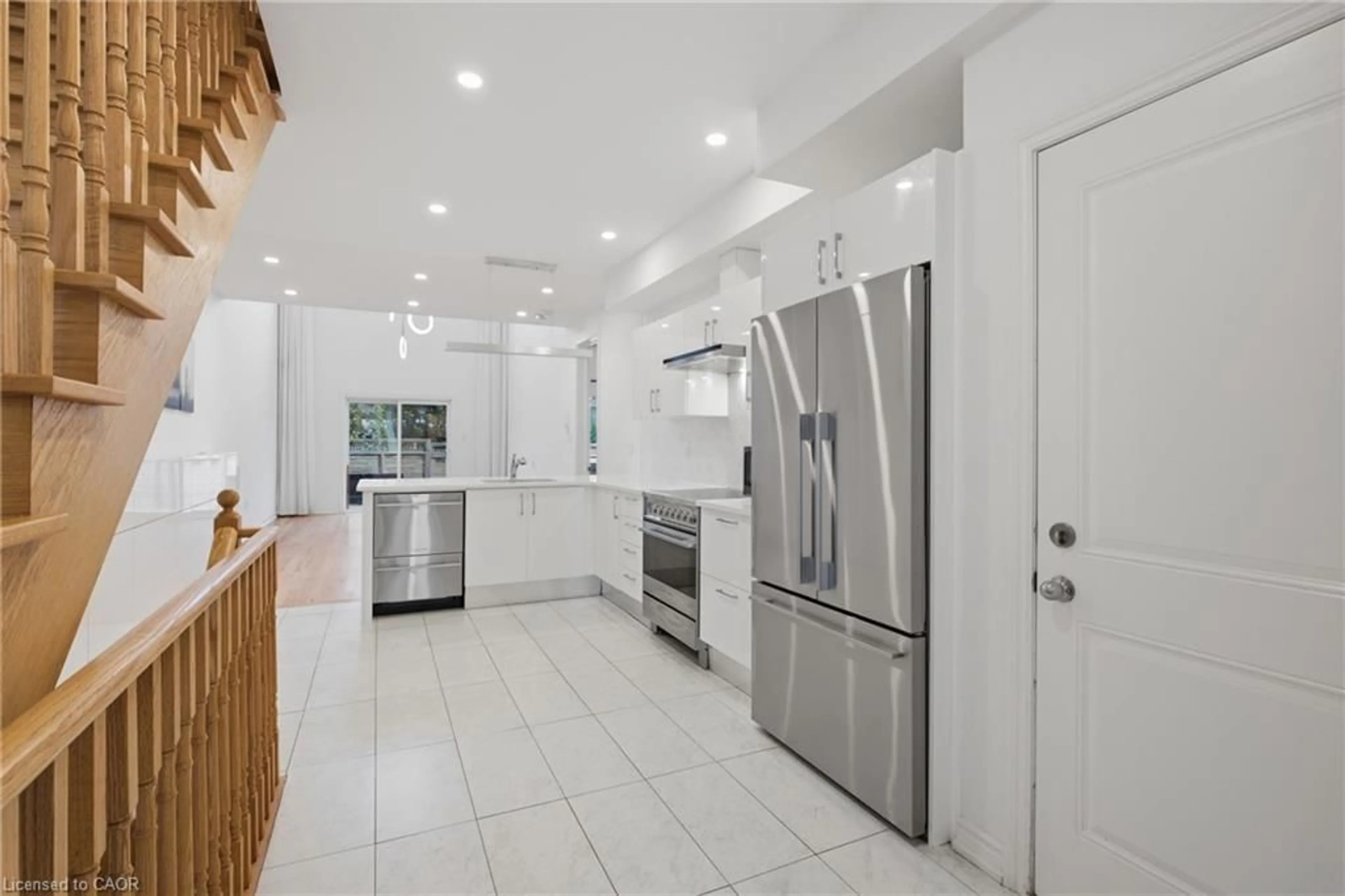 Contemporary kitchen, ceramic/tile floor for 12 George Manor, Niagara-on-the-Lake Ontario L0S 1J0