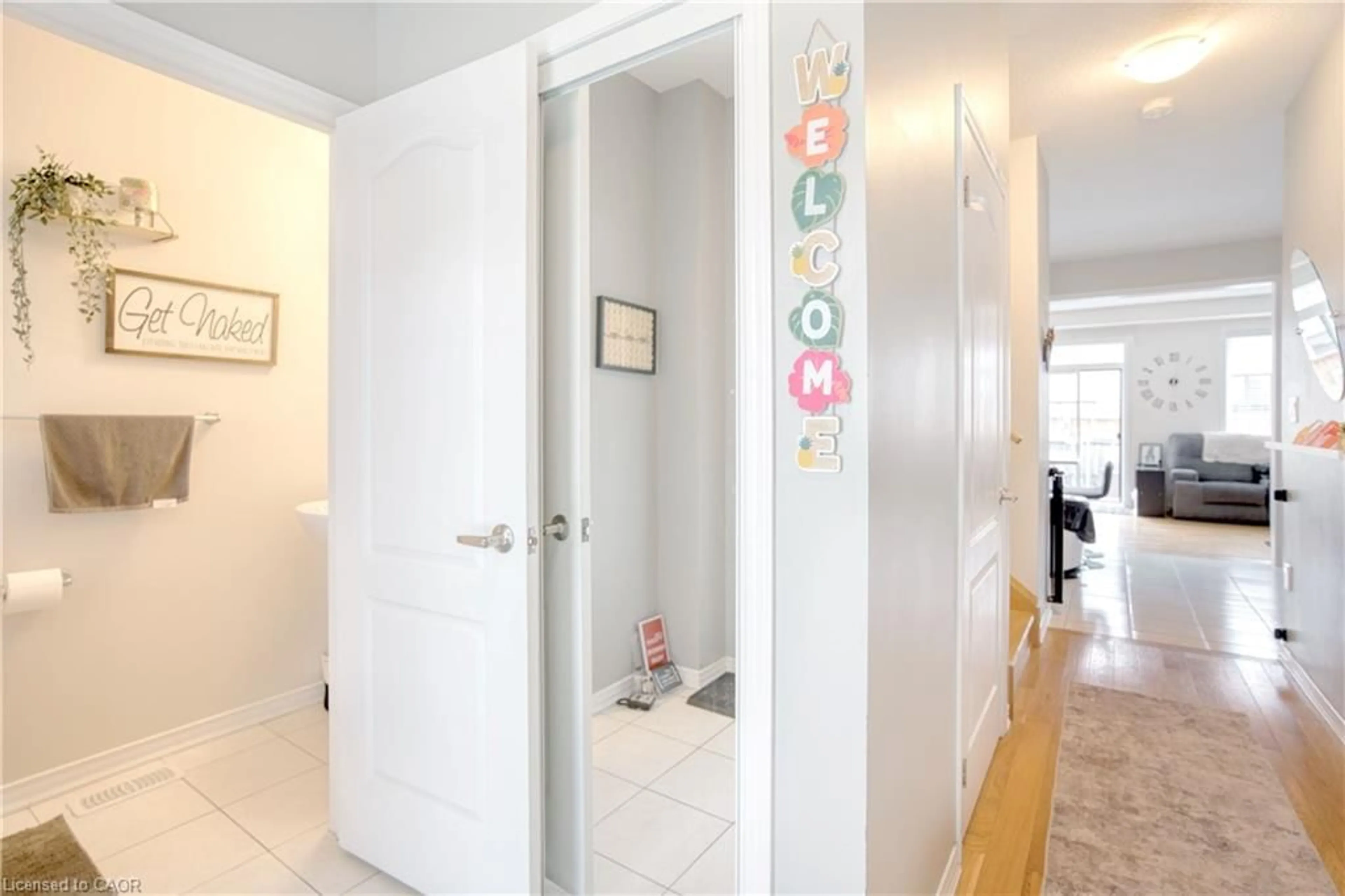Indoor entryway for 232 Bedrock Dr, 10th Line Shore Ontario L8J 0M2