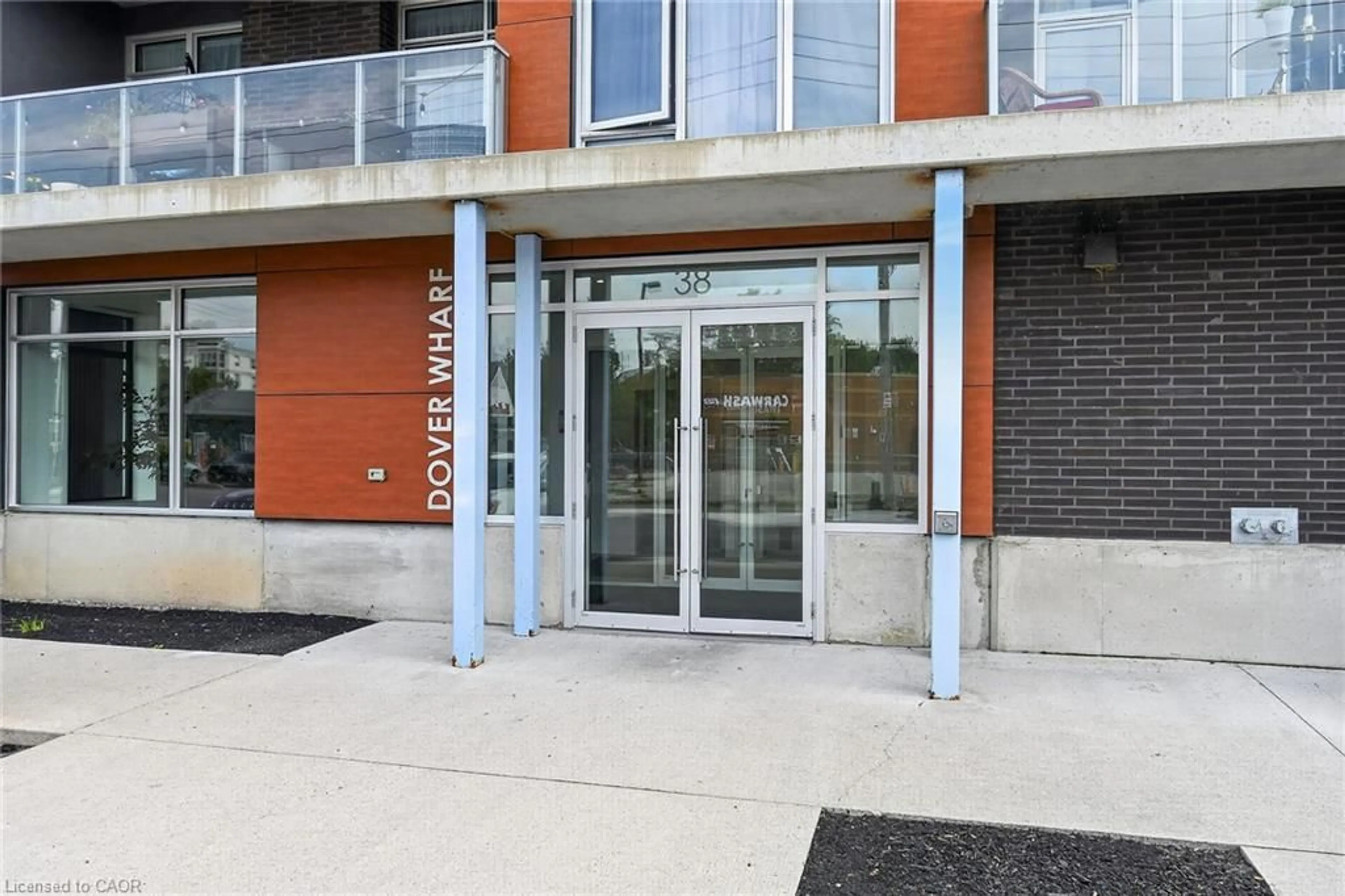 Indoor foyer for 38 Harbour St #304, Port Dover Ontario N0A 1N0