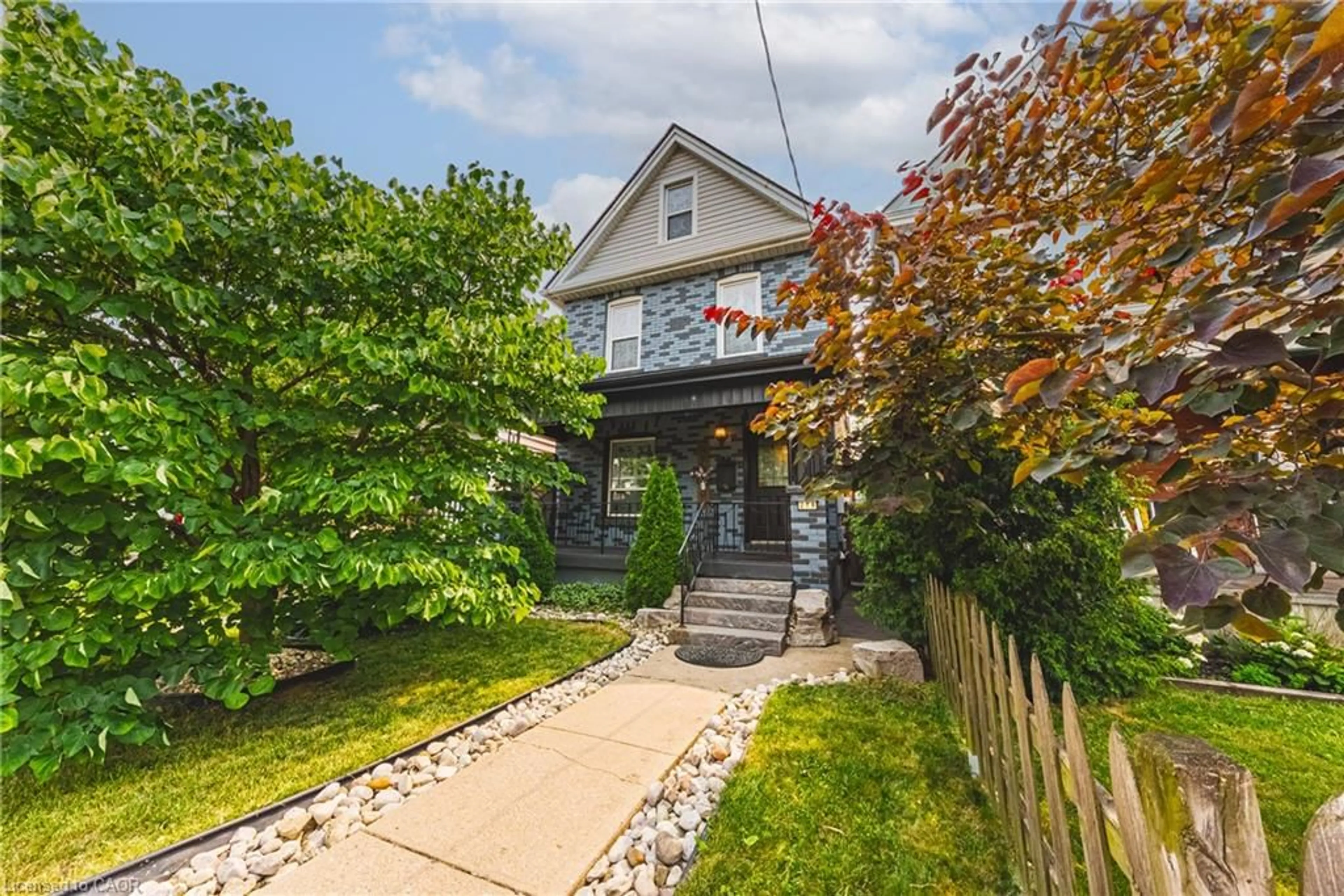 Patio, street for 218 Grosvenor Ave, Hamilton Ontario L8L 7S9