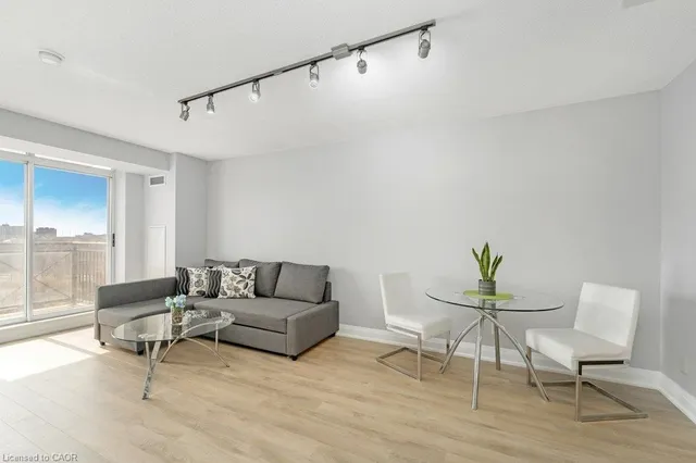 1103 Leslie St #701, North York 5