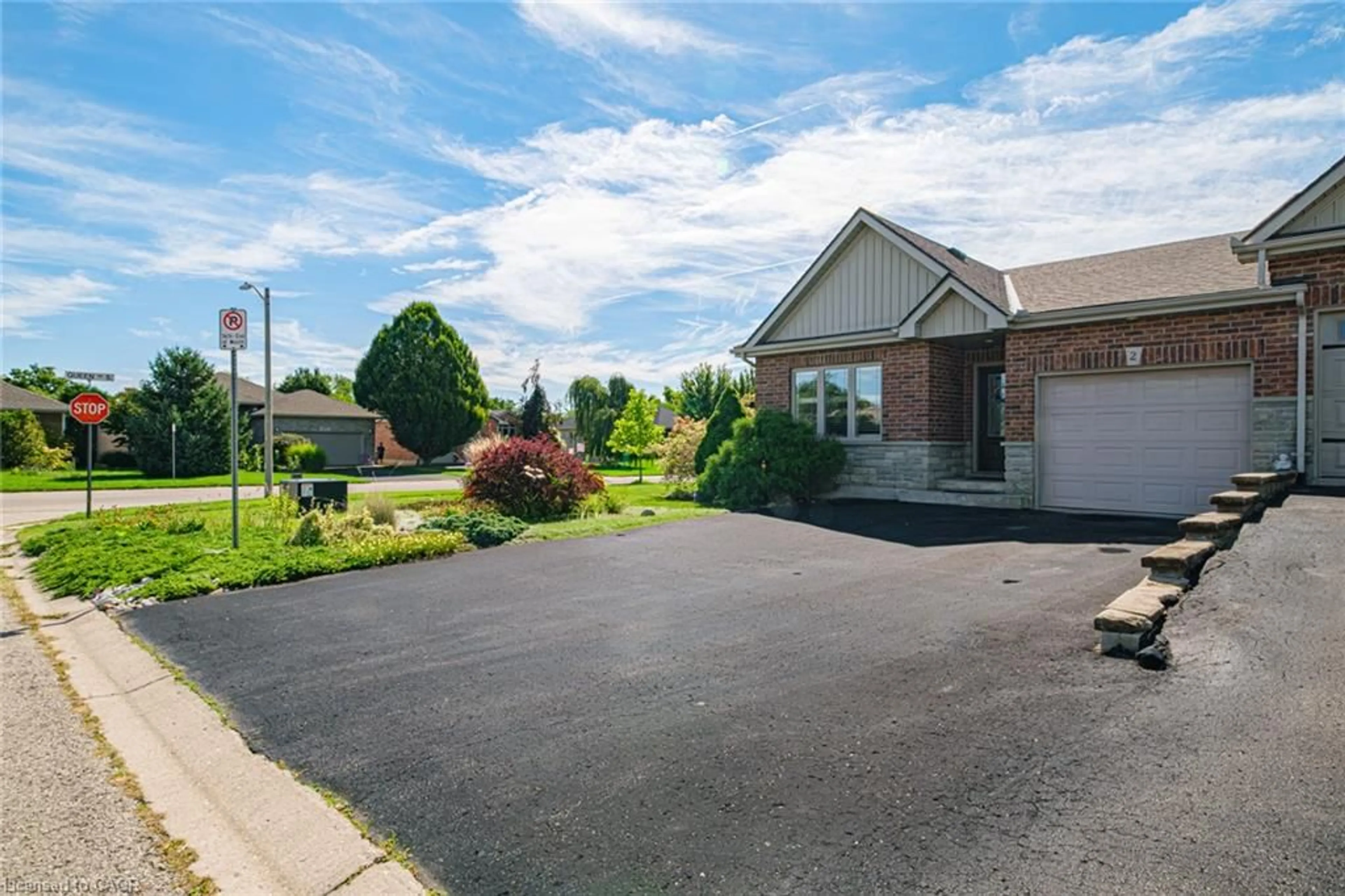 A pic from outside/outdoor area/front of a property/back of a property/a pic from drone, street for 2 Millcroft Dr, Simcoe Ontario N3Y 5M9