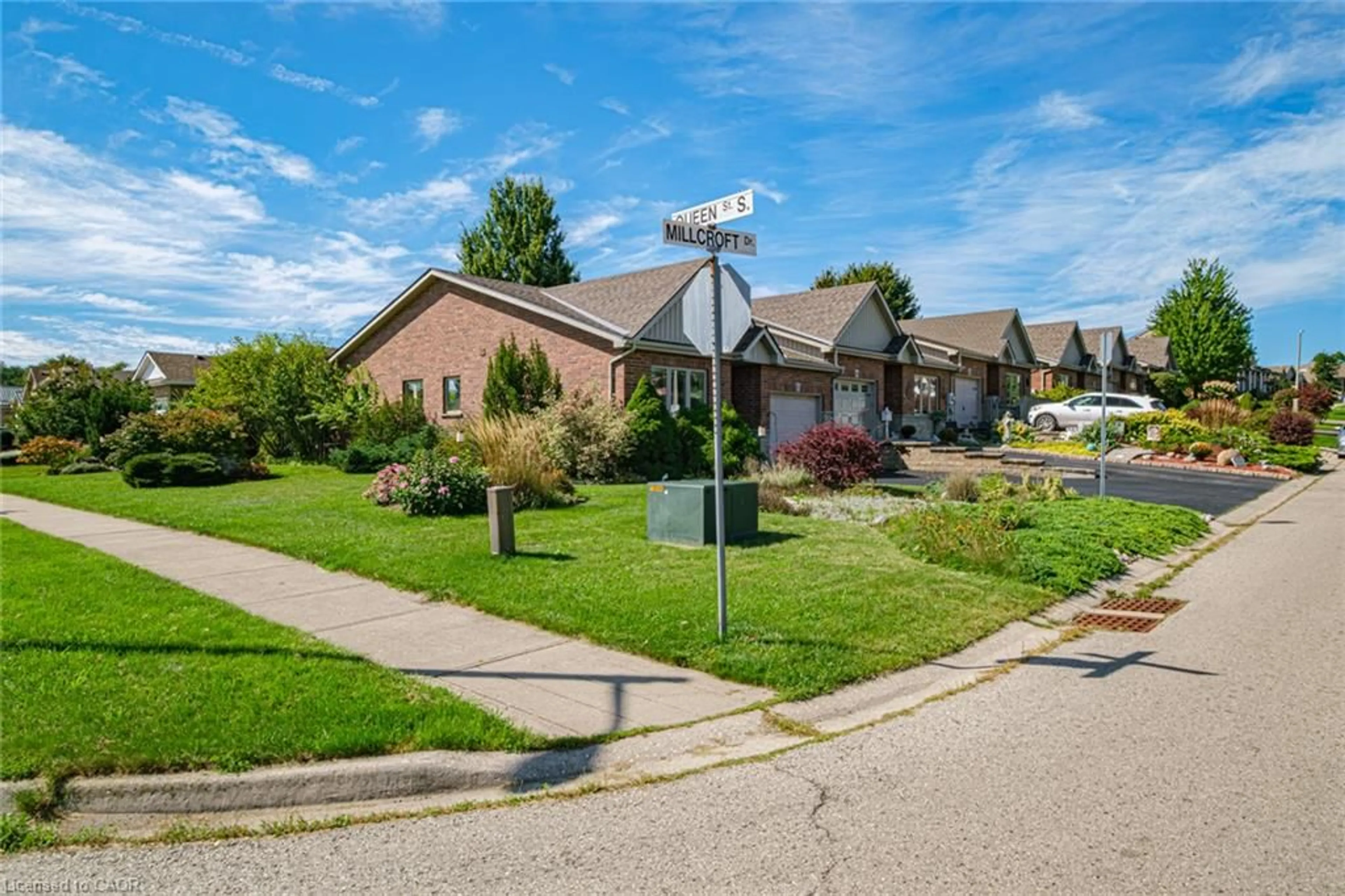 Patio, street for 2 Millcroft Dr, Simcoe Ontario N3Y 5M9