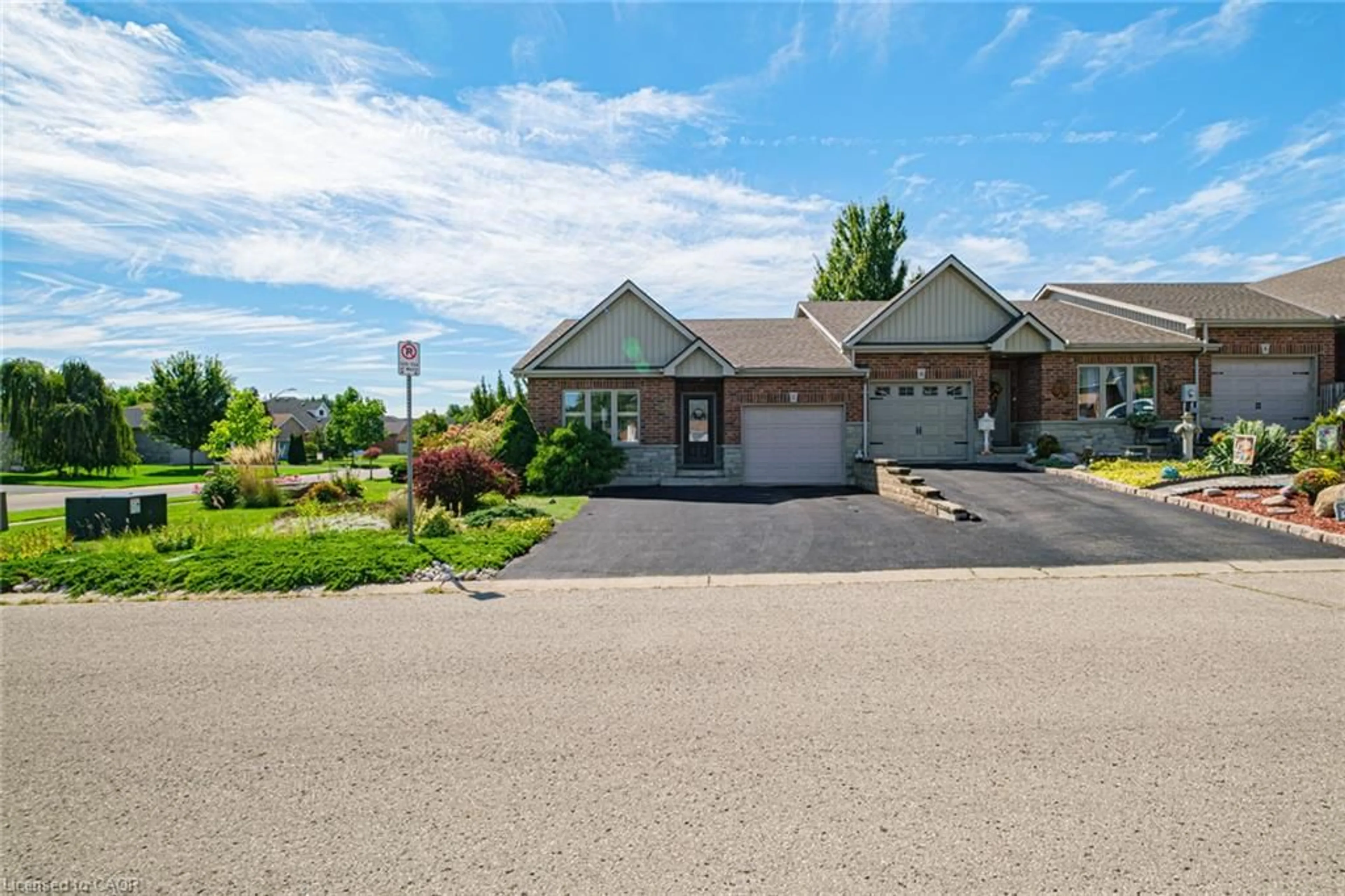 A pic from outside/outdoor area/front of a property/back of a property/a pic from drone, street for 2 Millcroft Dr, Simcoe Ontario N3Y 5M9
