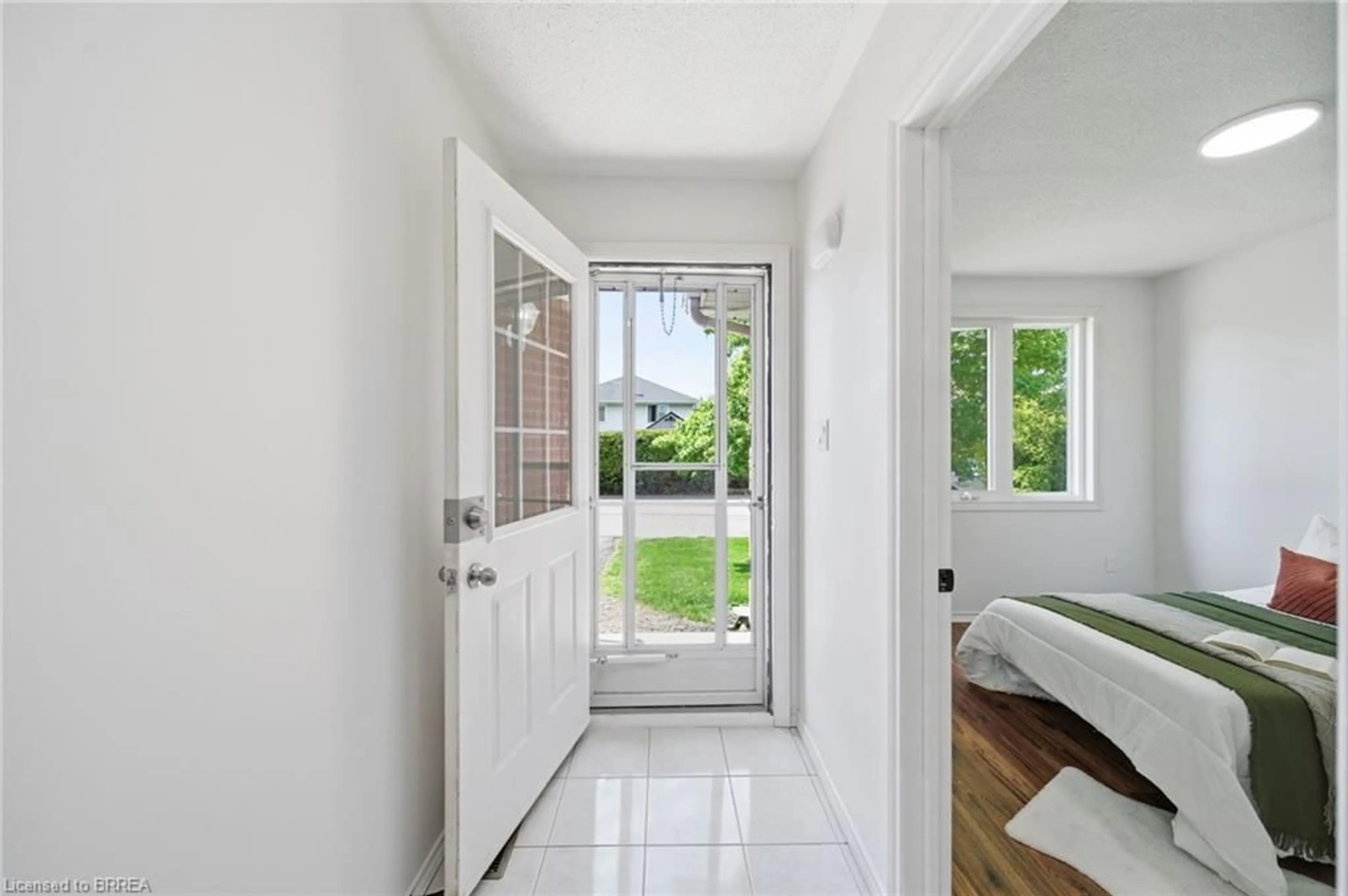 Indoor entryway for 1 Buchanan Cres #10, Brantford Ontario N3P 2B2