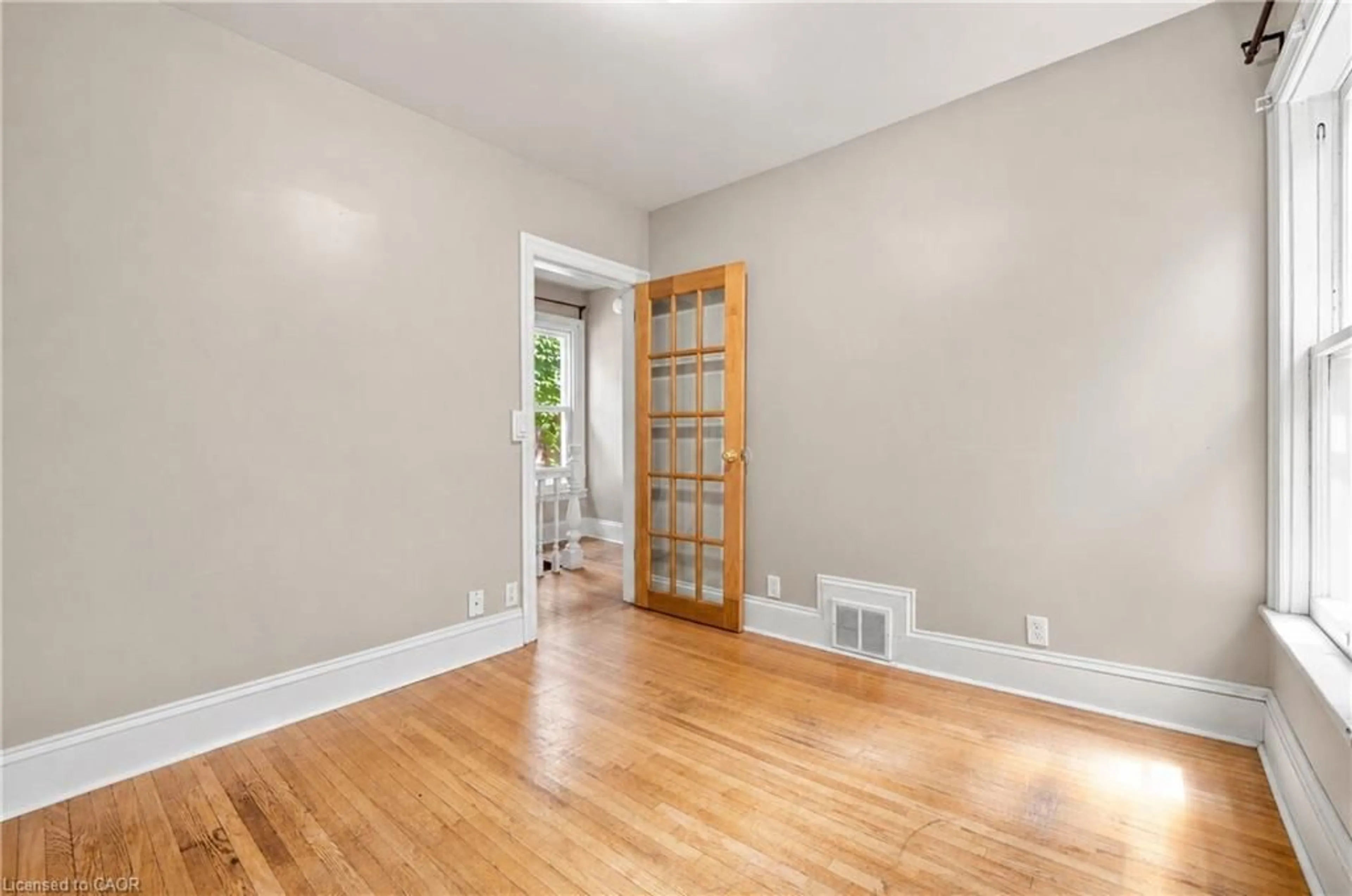 A pic of a room for 175 Burris St, Hamilton Ontario L8M 2J7