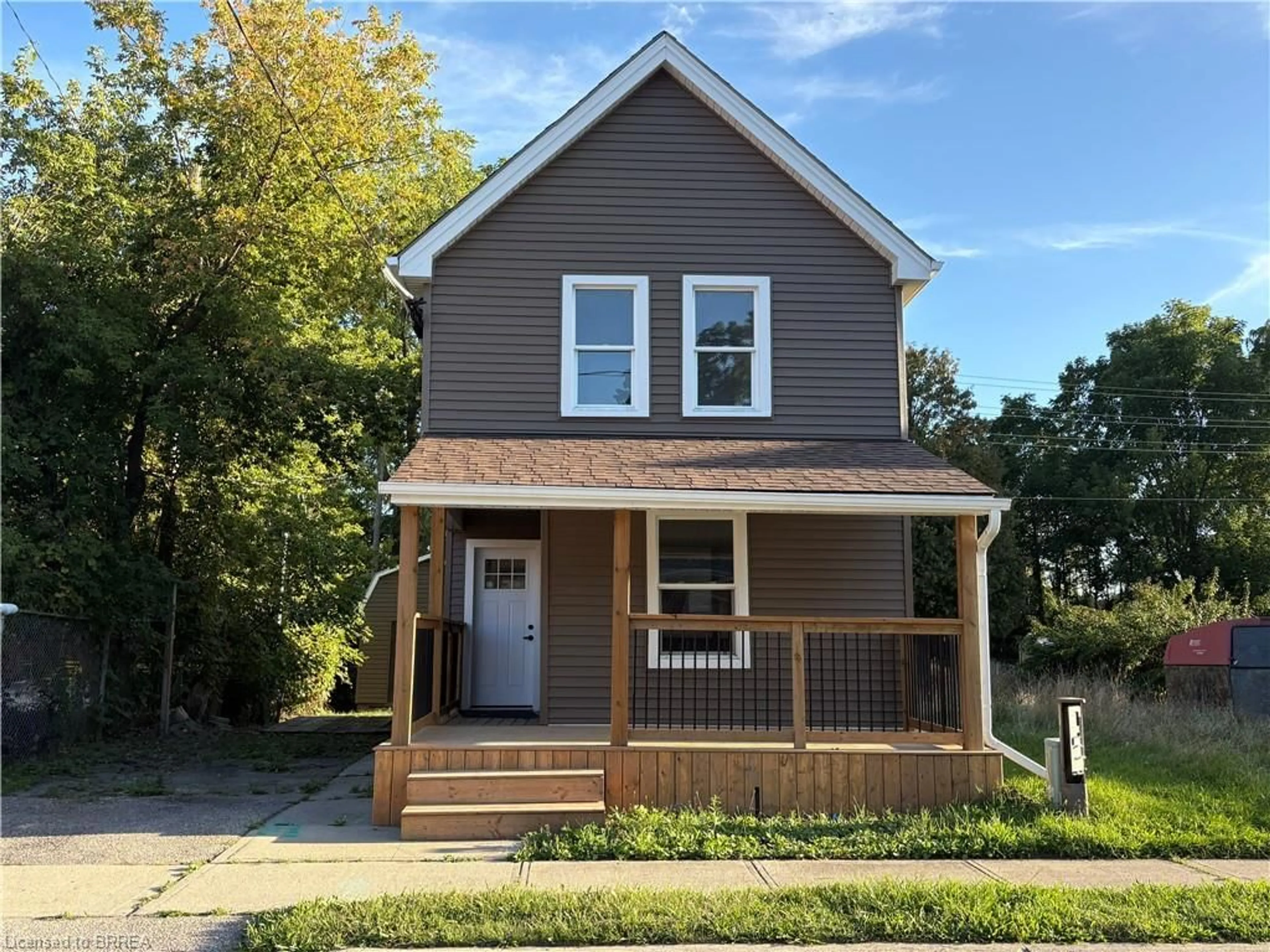 Home with vinyl exterior material, street for 17 Able Ave, Brantford Ontario N3S 2Y4
