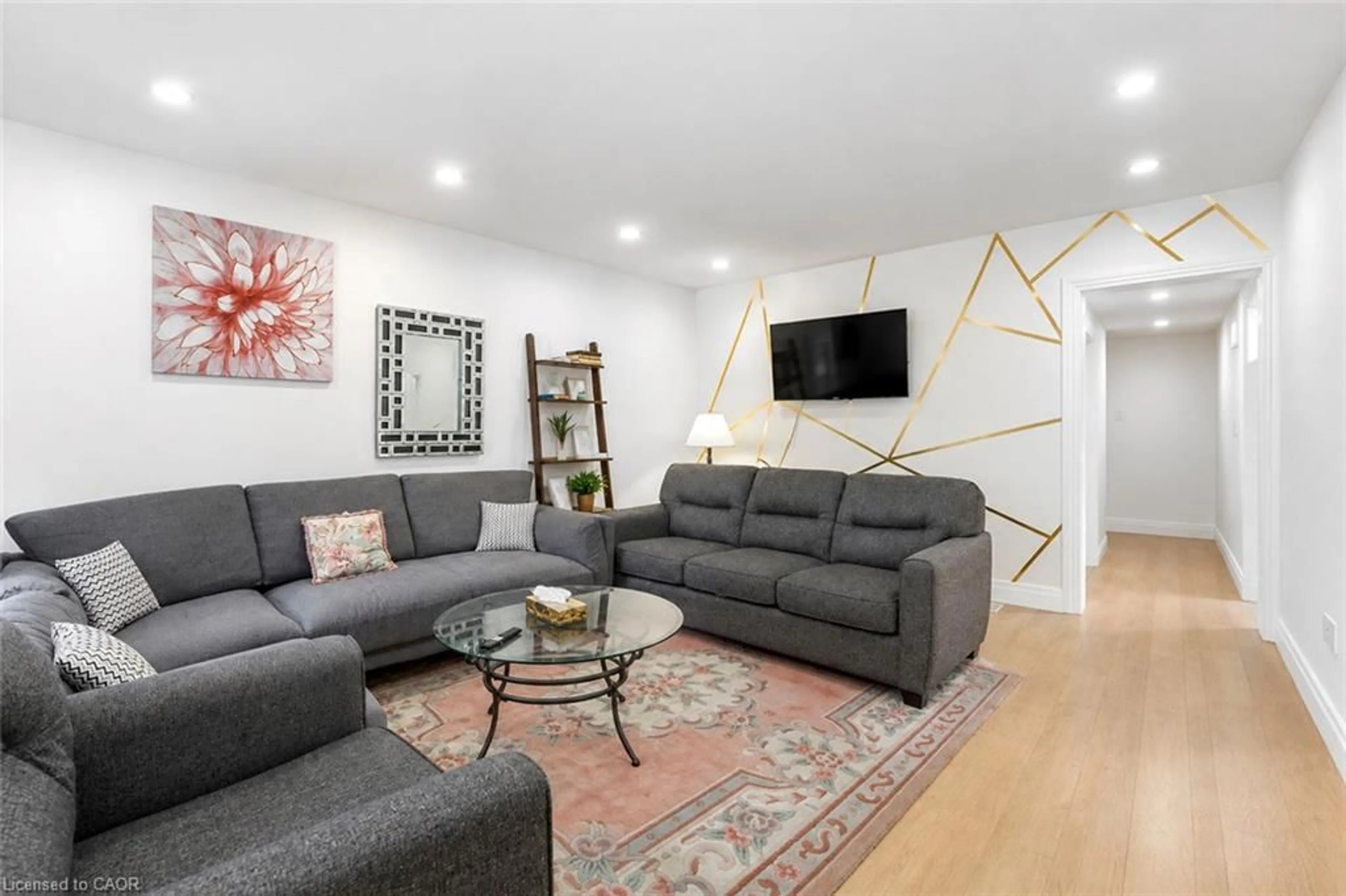 Living room with furniture, unknown for 177 George St, Brantford Ontario N3T 2Z2
