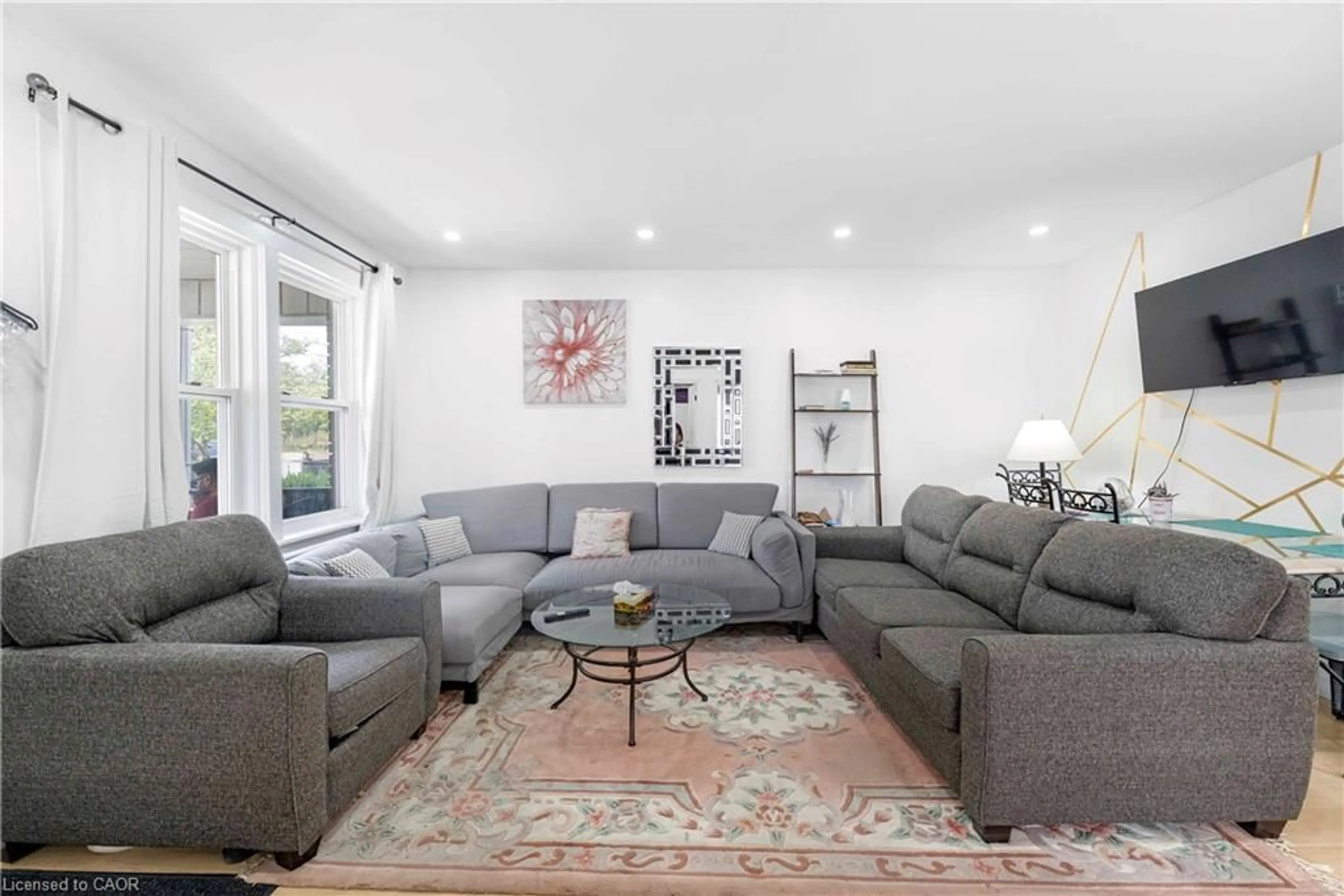 Living room with furniture, unknown for 177 George St, Brantford Ontario N3T 2Z2