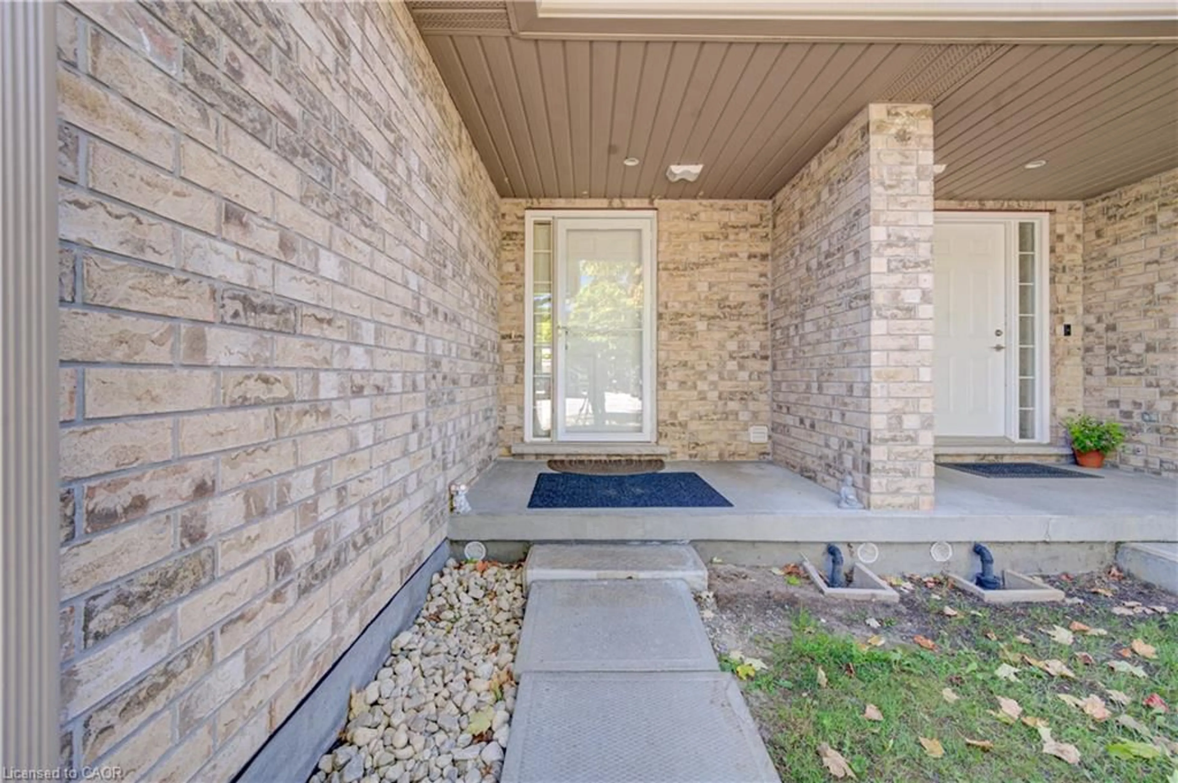 Indoor entryway for 300 Fallowfield Dr #21, Kitchener Ontario N2C 0A9