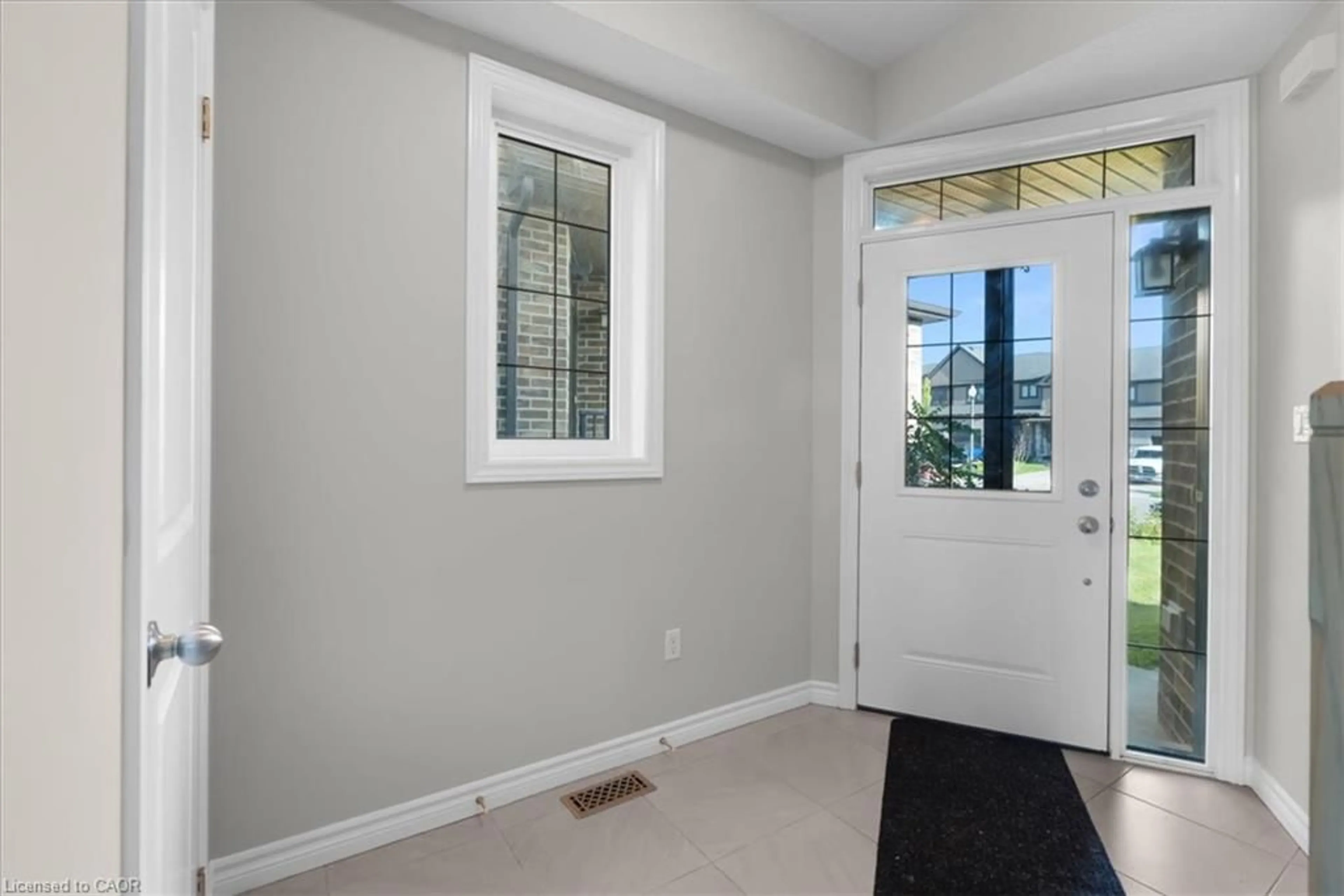 Indoor entryway for 109 Links Cres, Woodstock Ontario N4T 0K7