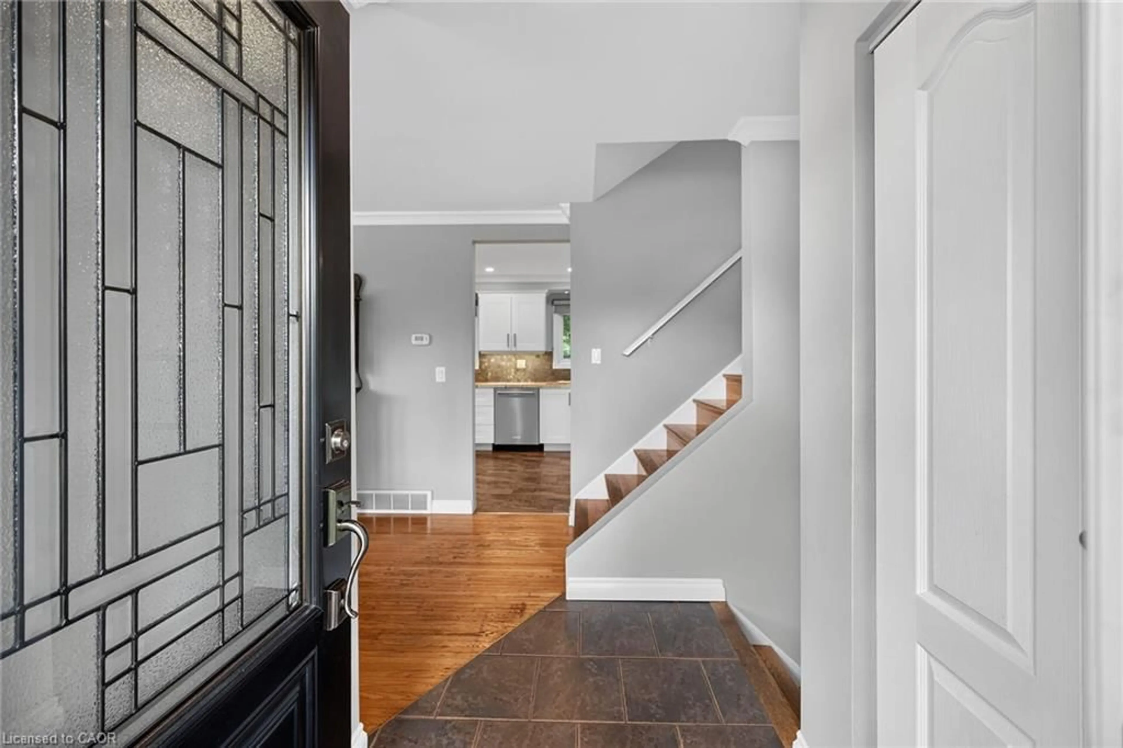 Indoor entryway for 48 Margate Ave, Hamilton Ontario L8T 1M8