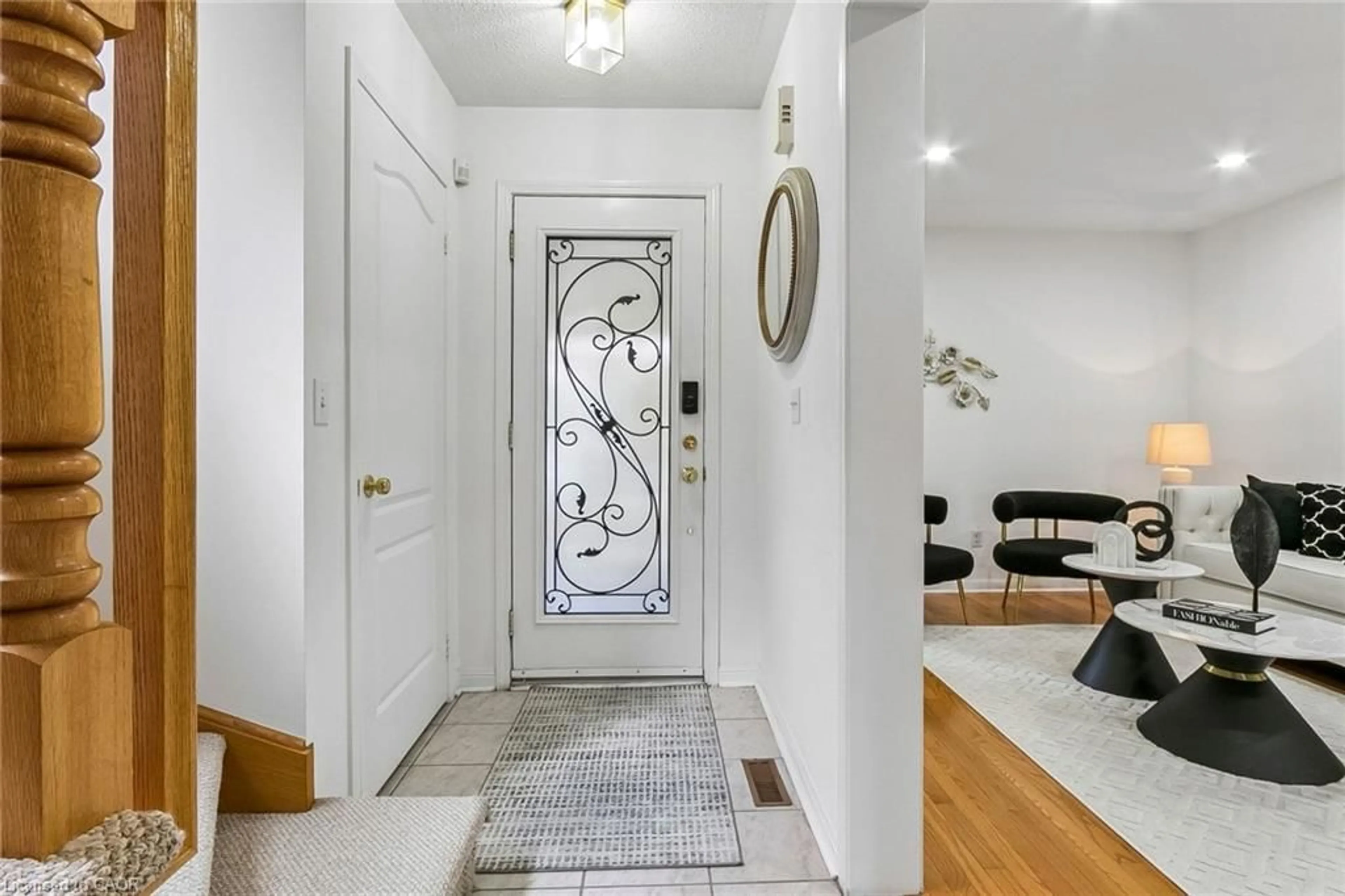 Indoor entryway for 1373 Quest Cir, Mississauga Ontario L5N 8B5