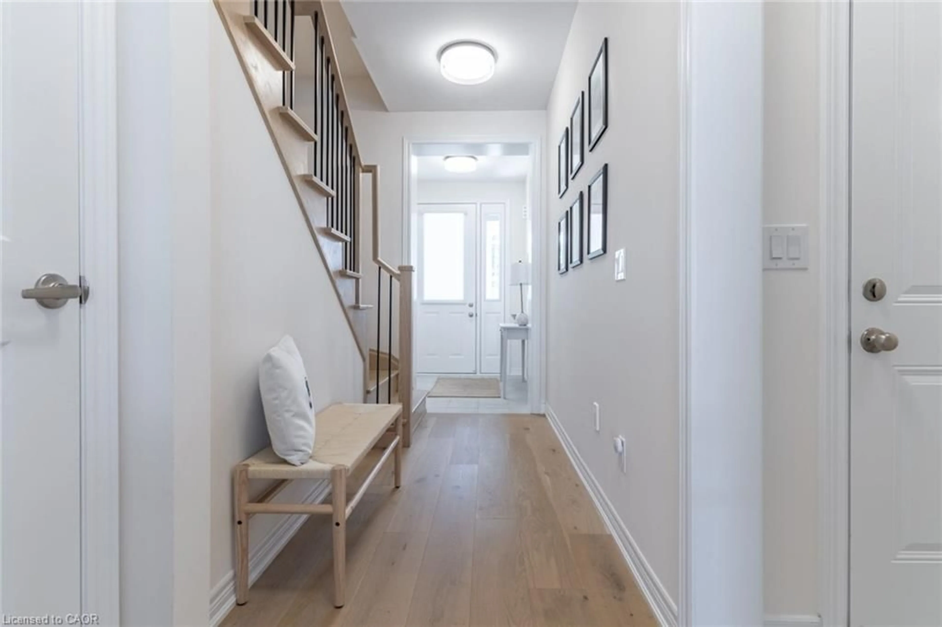 Indoor entryway for 1059 Garner Rd, Hamilton Ontario L9K 0J8