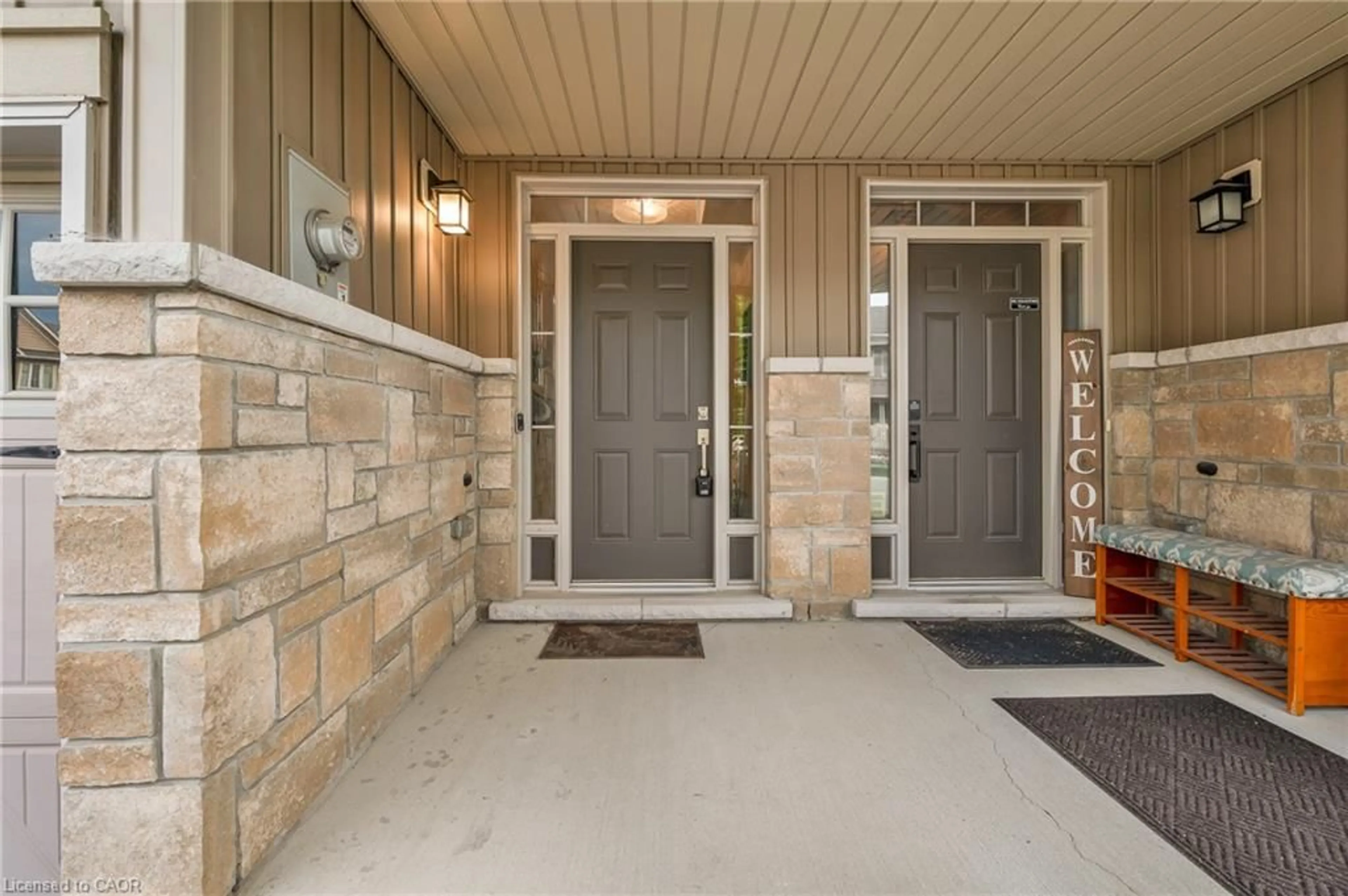 Indoor entryway for 80 Willow St #77, Paris Ontario N3L 2K6