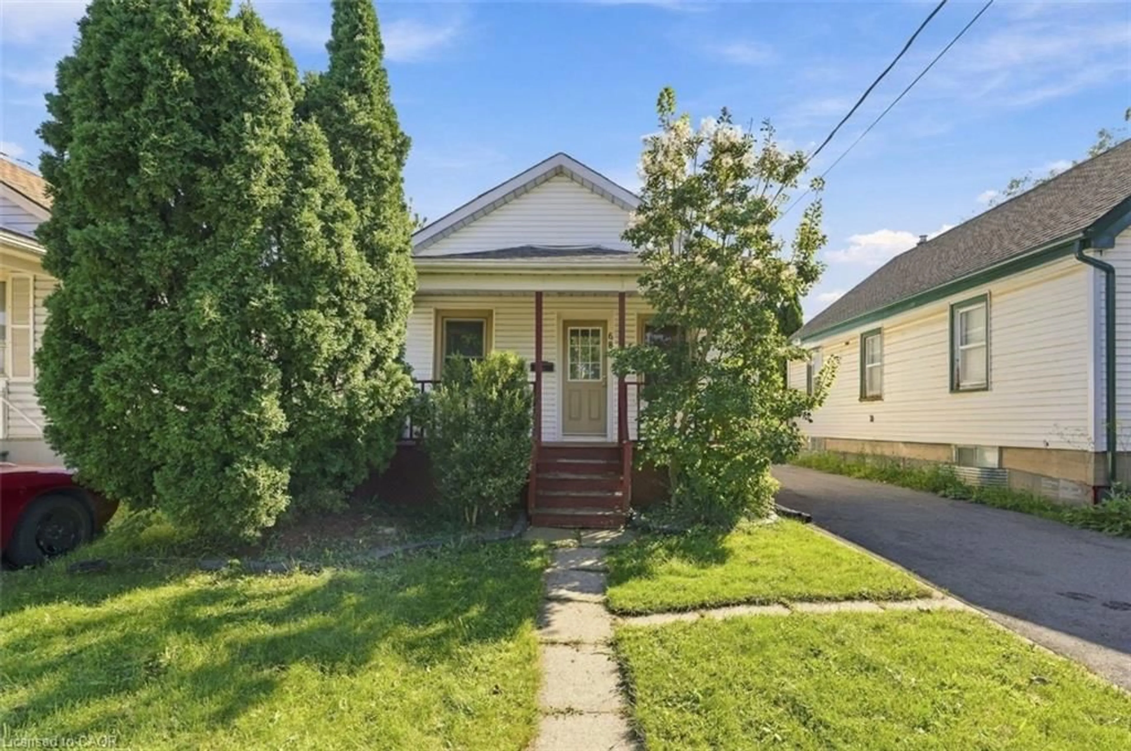 A pic from outside/outdoor area/front of a property/back of a property/a pic from drone, street for 68 Hamilton St, St. Catharines Ontario L2S 1K6
