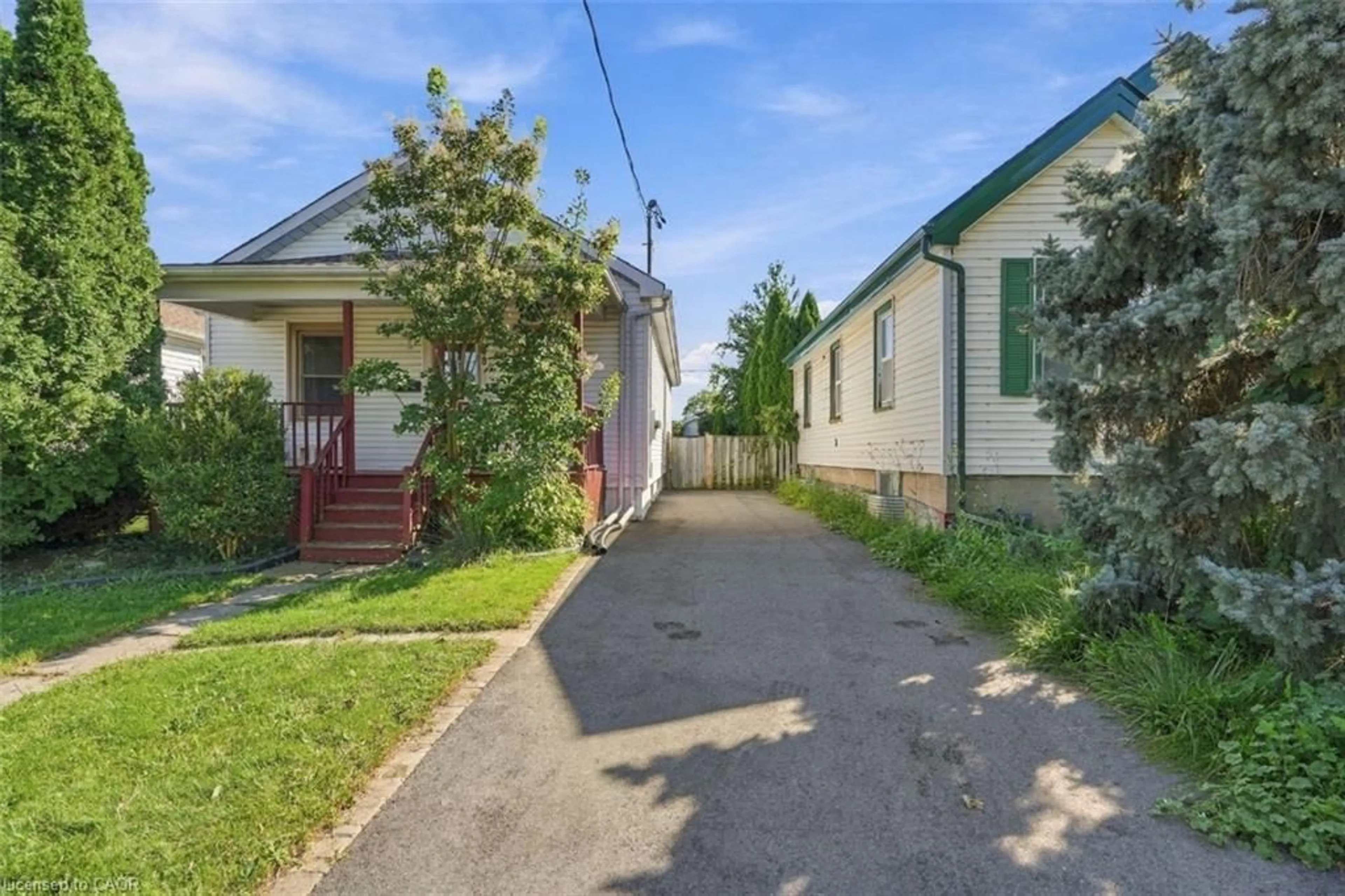A pic from outside/outdoor area/front of a property/back of a property/a pic from drone, street for 68 Hamilton St, St. Catharines Ontario L2S 1K6