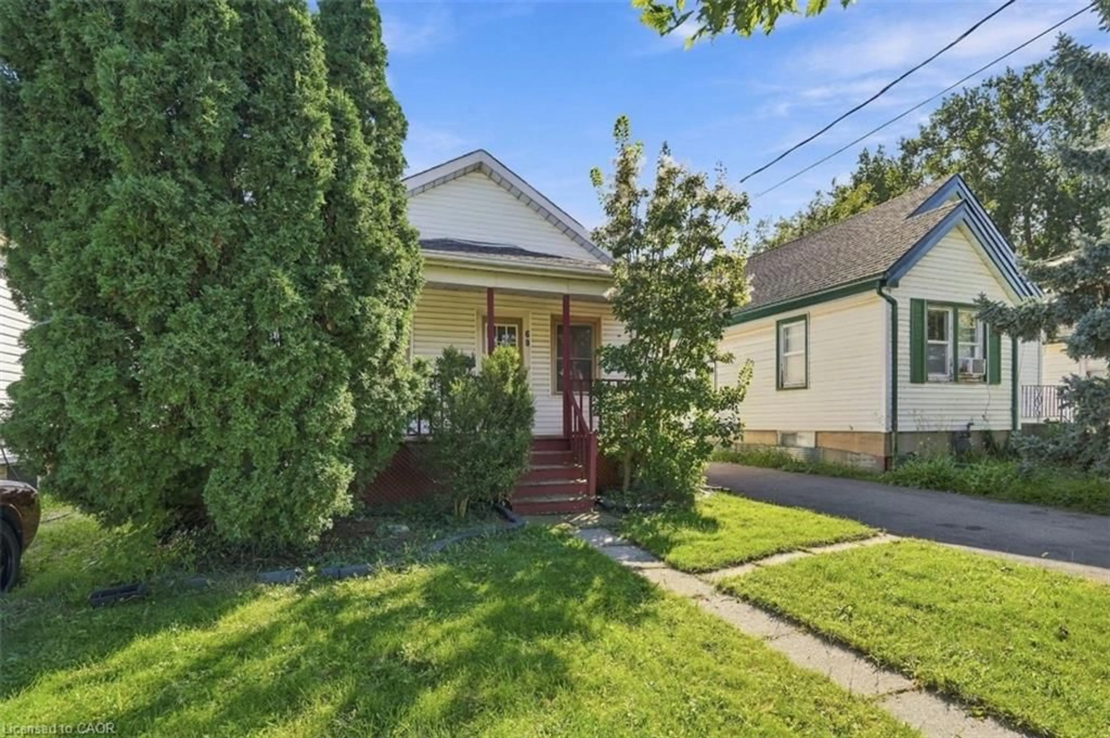 A pic from outside/outdoor area/front of a property/back of a property/a pic from drone, street for 68 Hamilton St, St. Catharines Ontario L2S 1K6