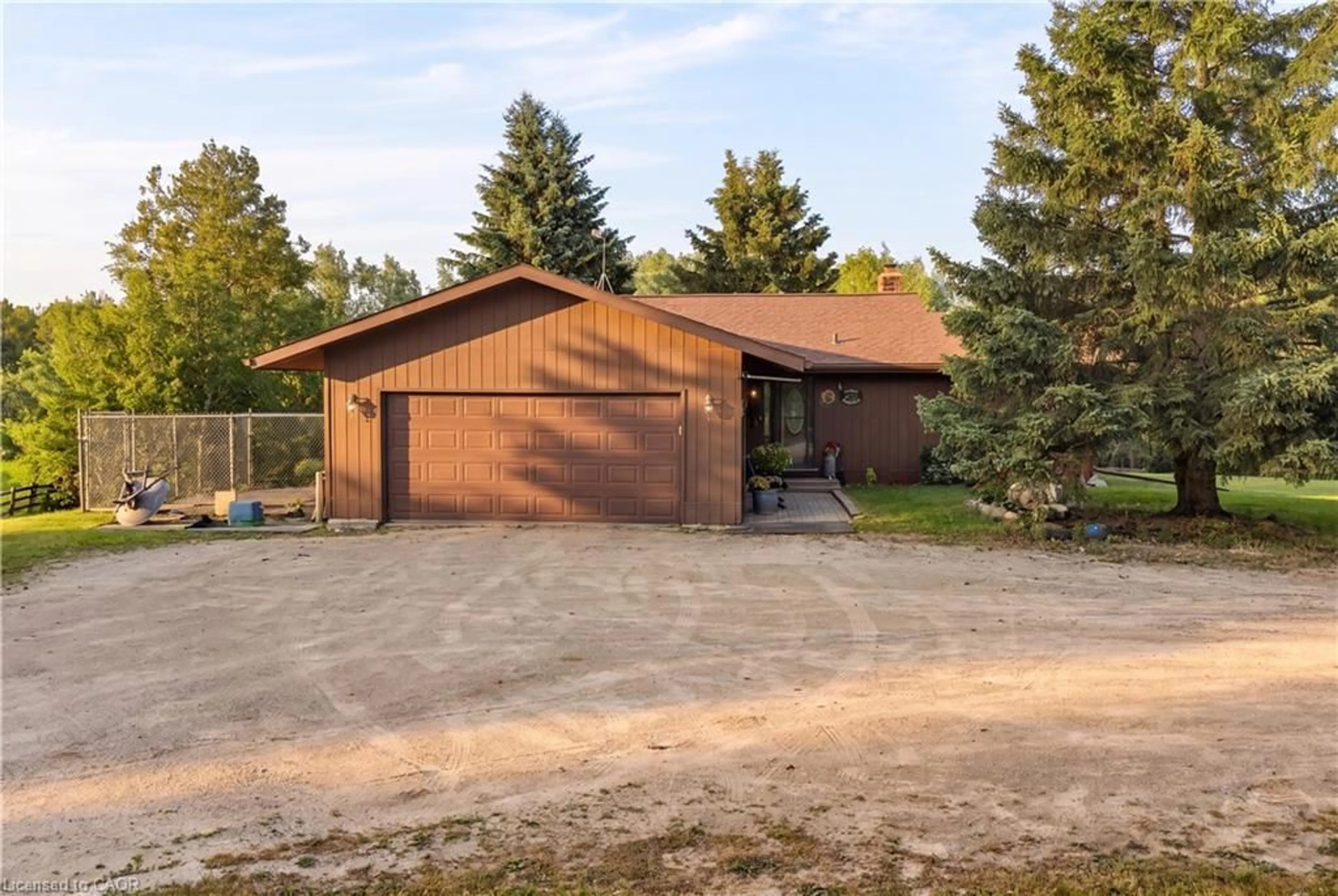 A pic from outside/outdoor area/front of a property/back of a property/a pic from drone, unknown for 12613 Second Line, Milton Ontario L0P 1B0